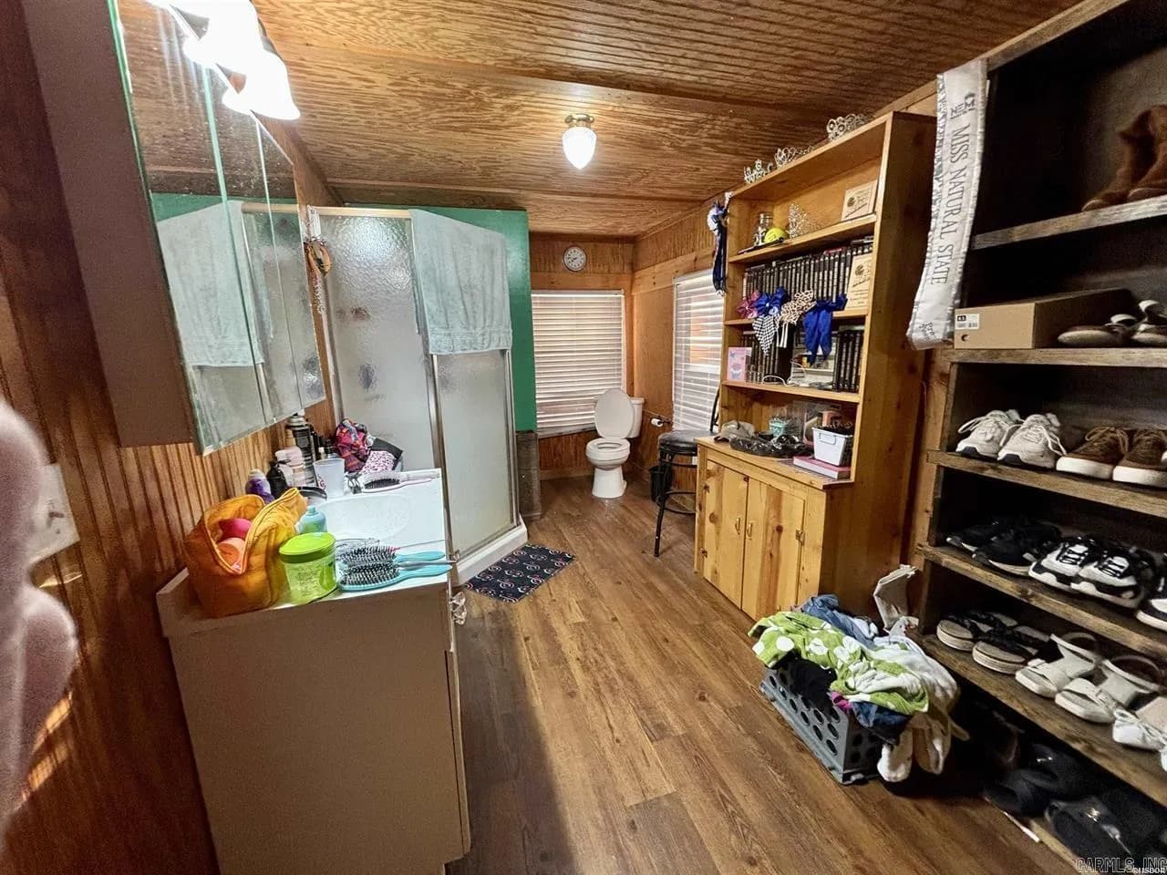 Property at 601 W 3rd - Image 3
