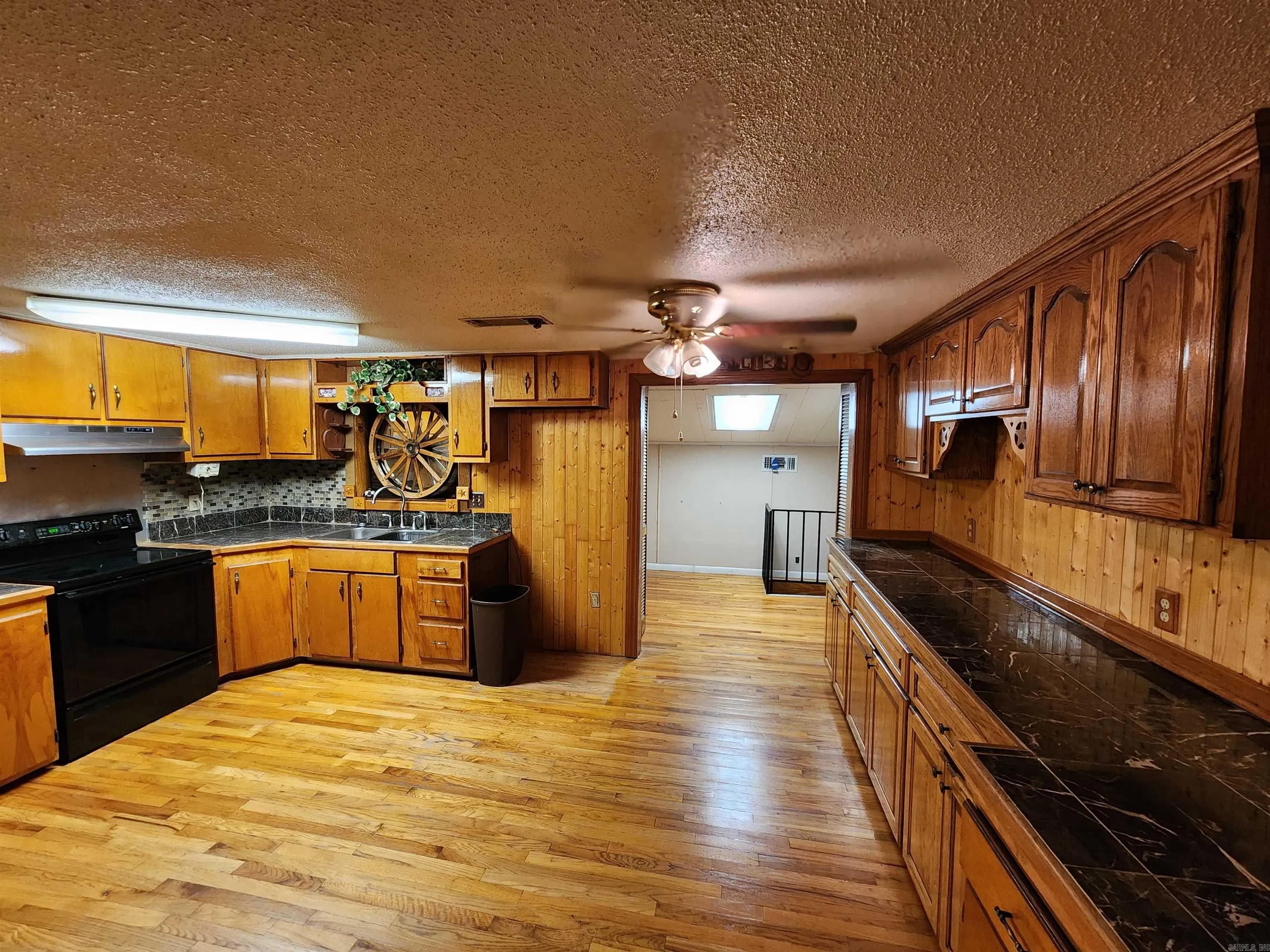 Property at 721 N Yocum - Image 16