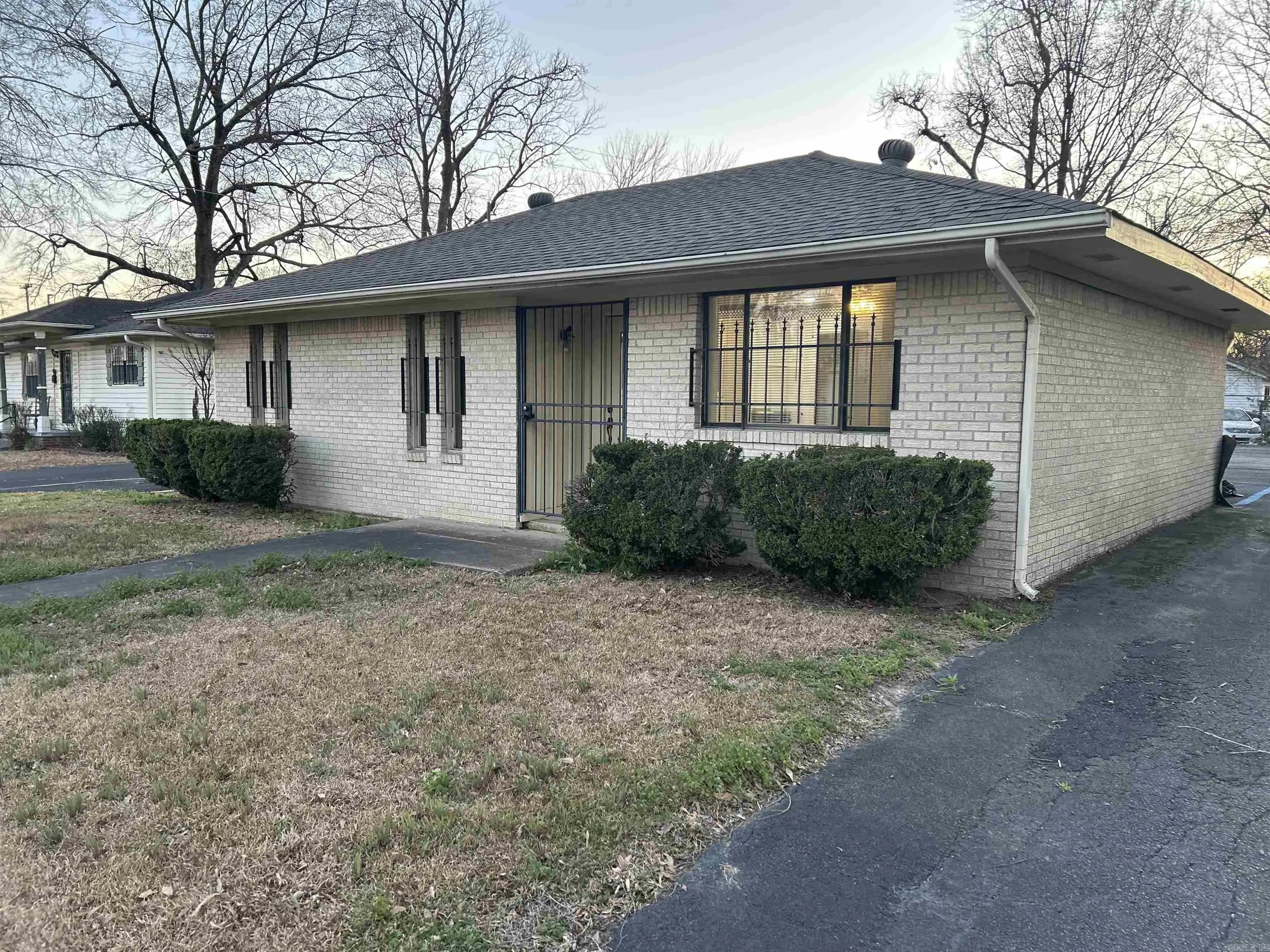 Property at 708 S Cherry - Image 6