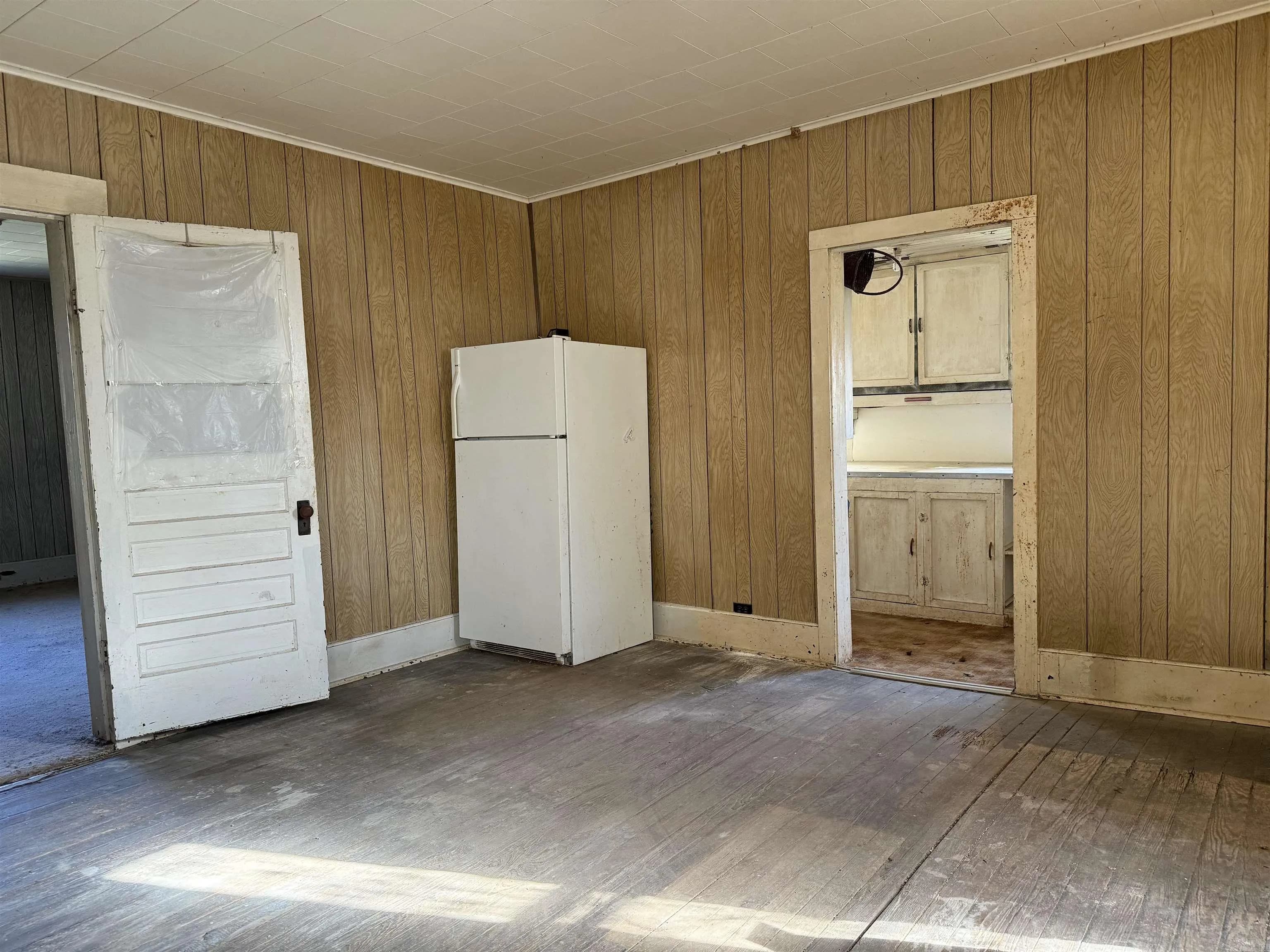 Property at 130 E Wood - Image 9