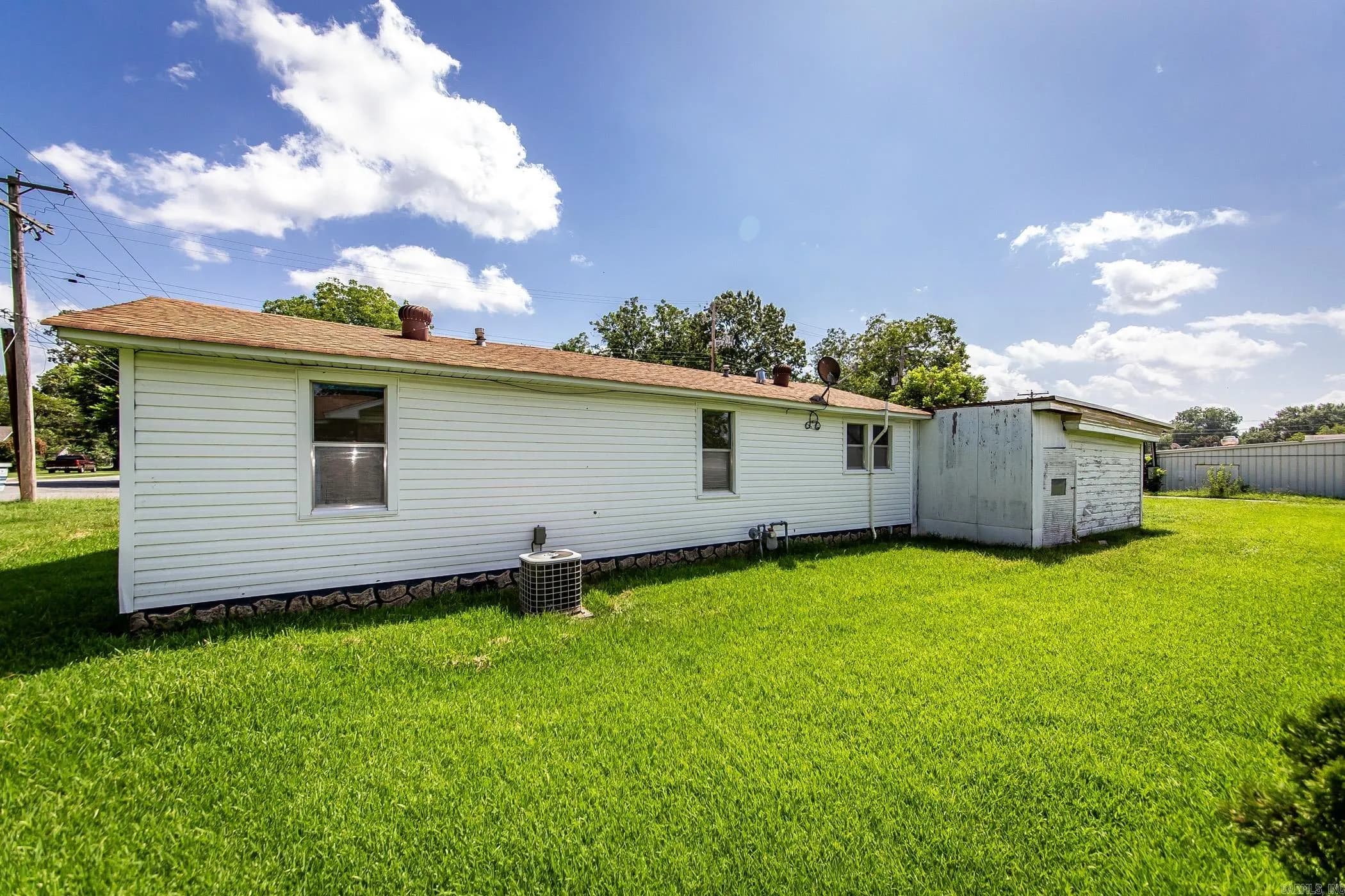 Property at 107 N Wilks - Image 29