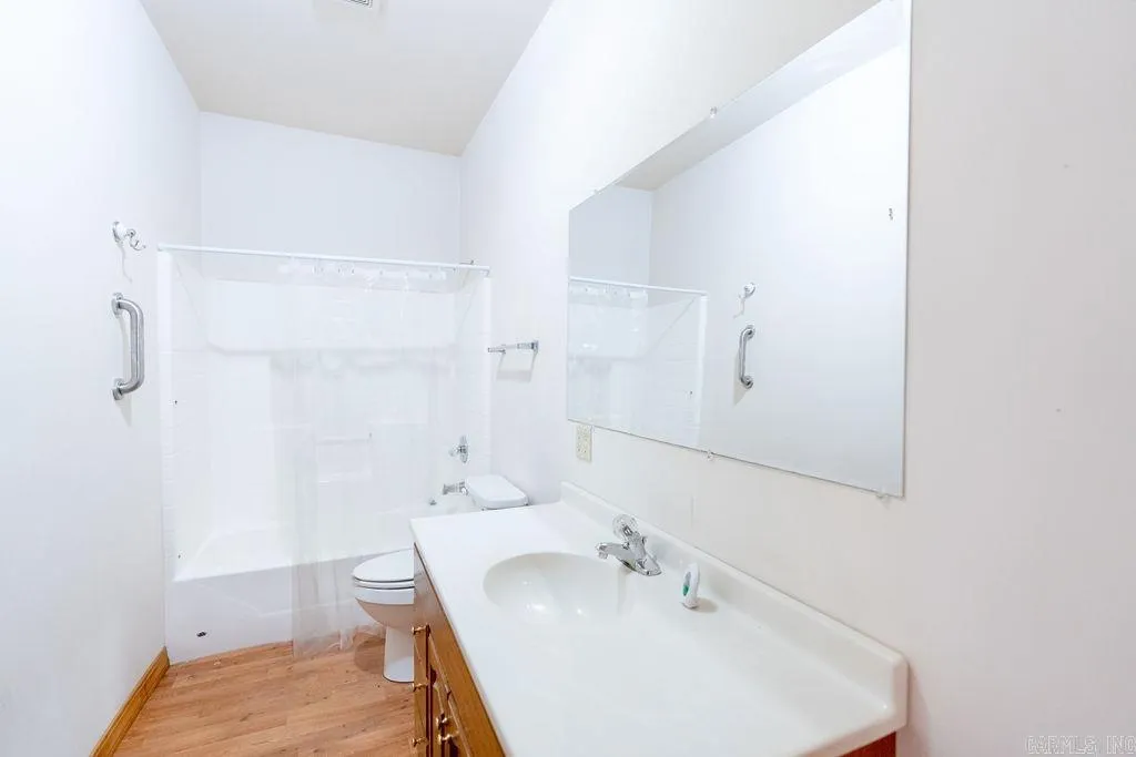 Property at 390  Fox chase - Image 20