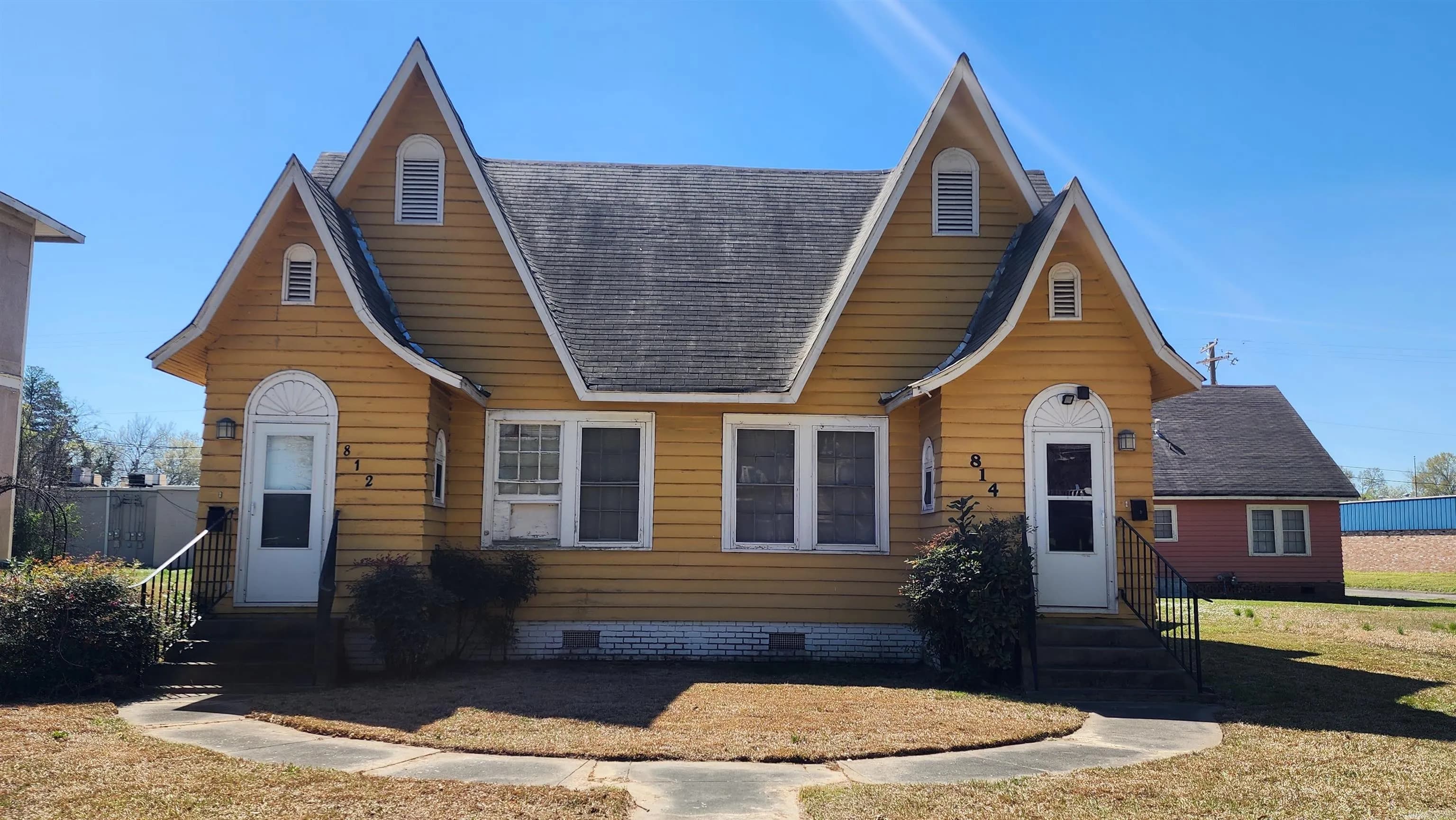 Property at 812-814 W 5th - Image 1