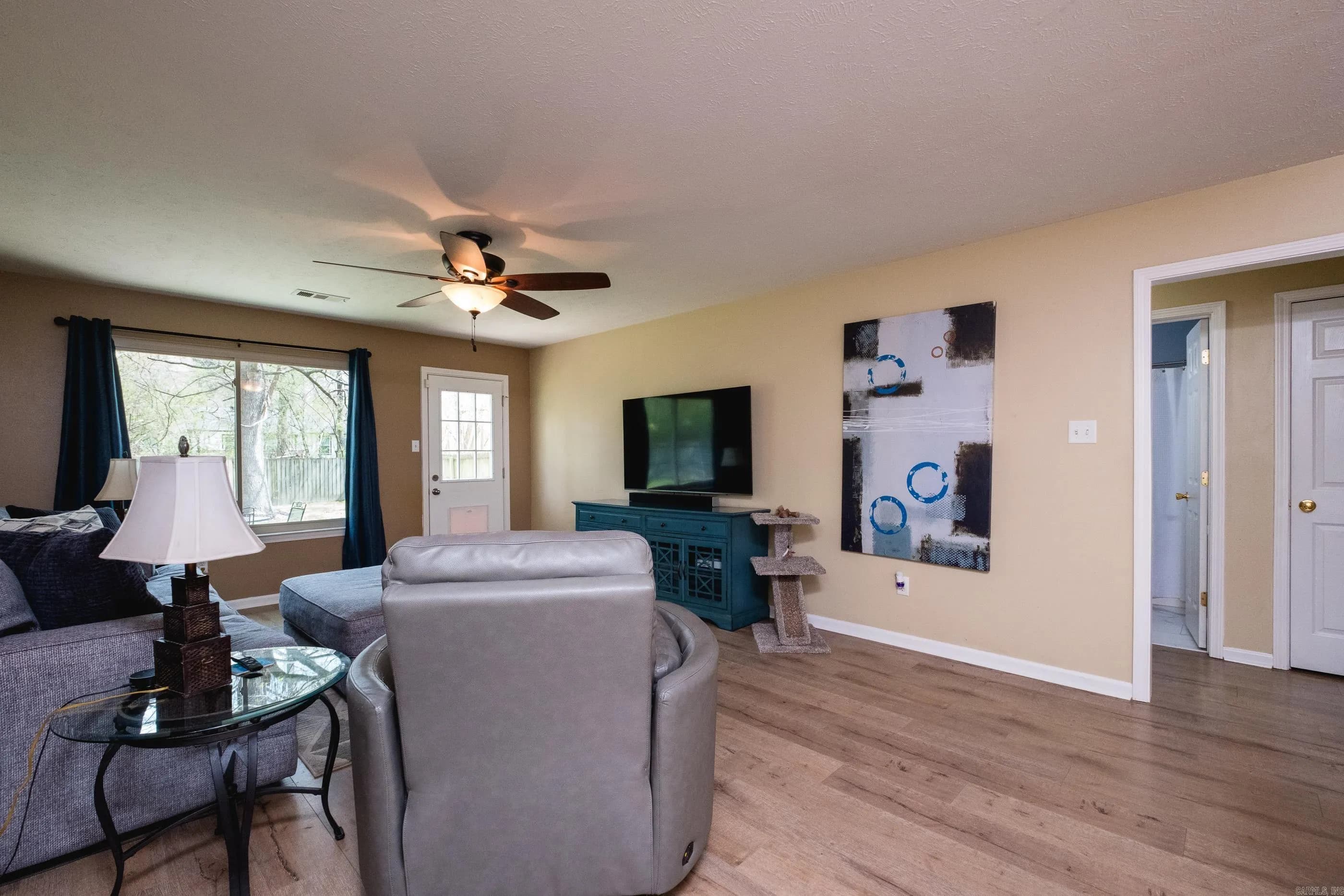 Property at 904  Coral - Image 15