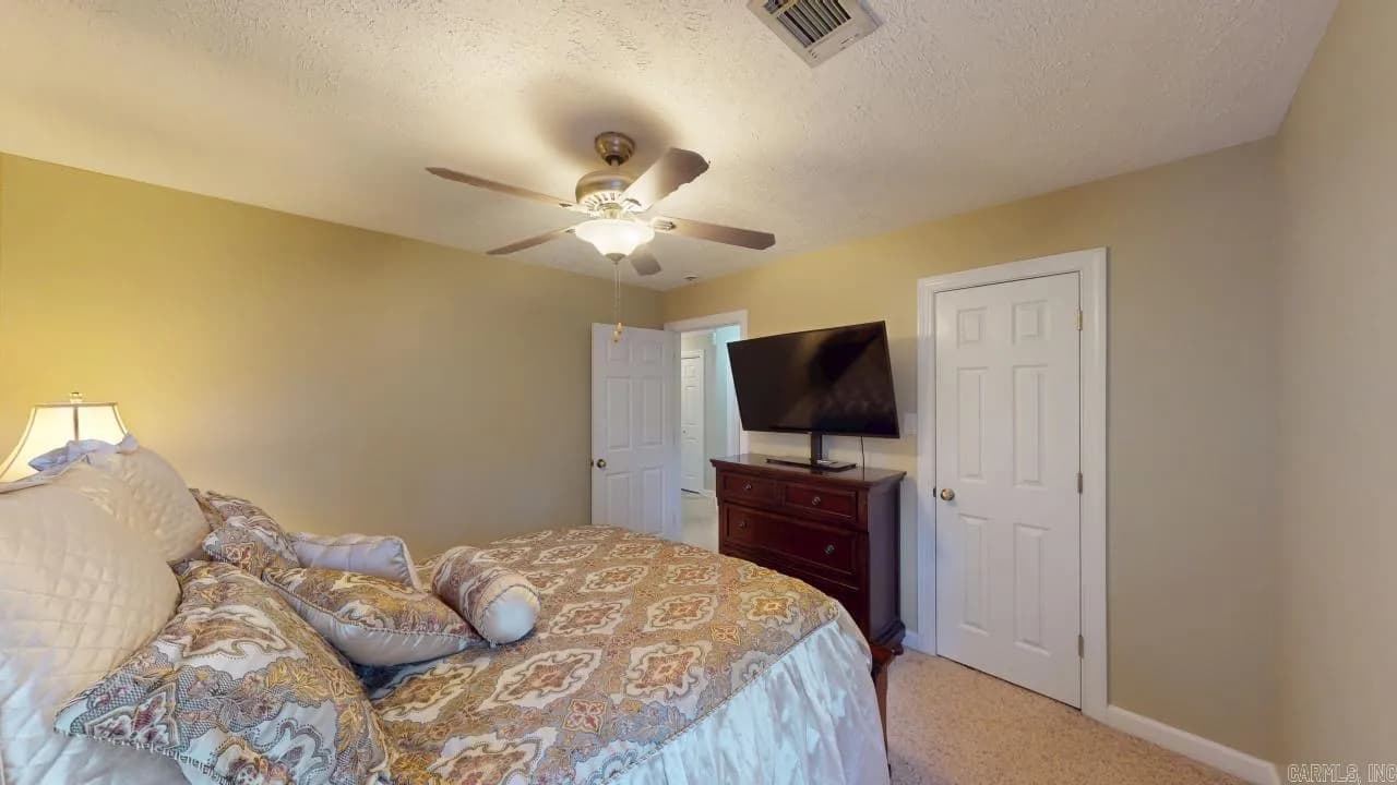 Property at 106  Orleans - Image 33
