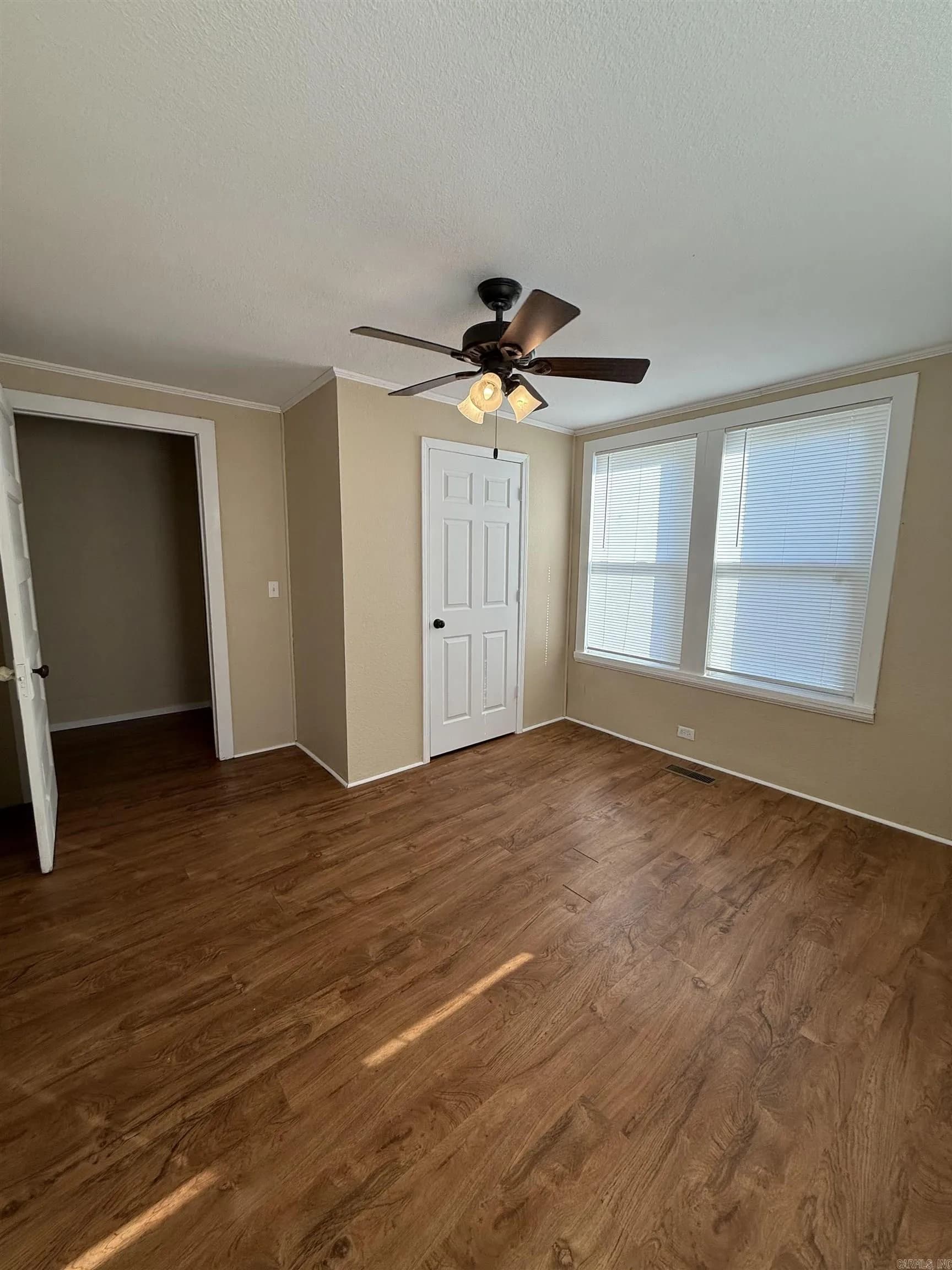 Property at 528 W Park - Image 16