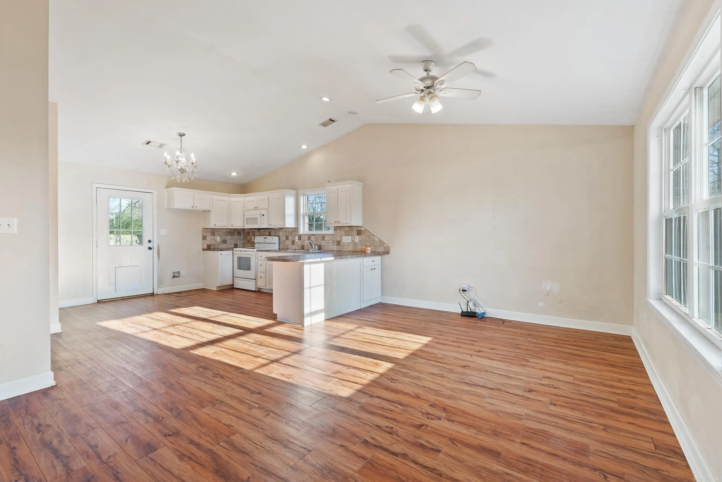 Property at 7 N Main st - Image 15