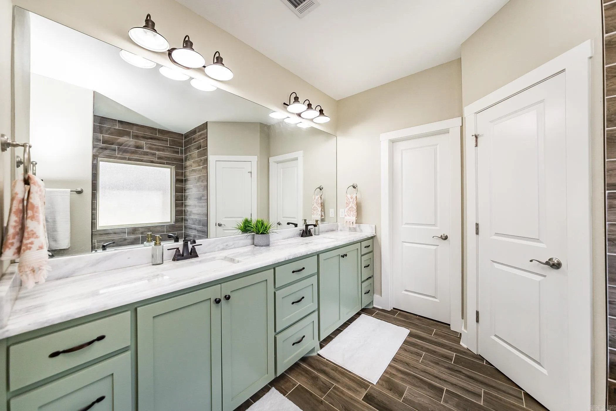 Property at 1120  Aberdour - Image 14