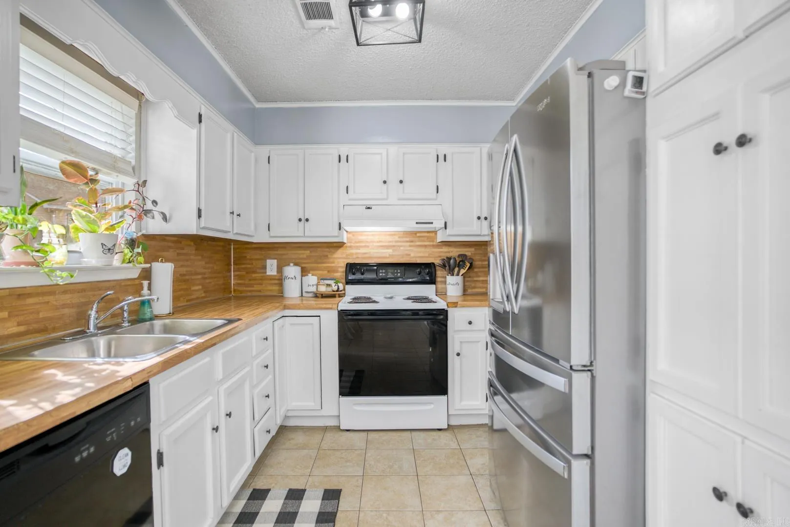 Property at 907  Autumnbrook - Image 12