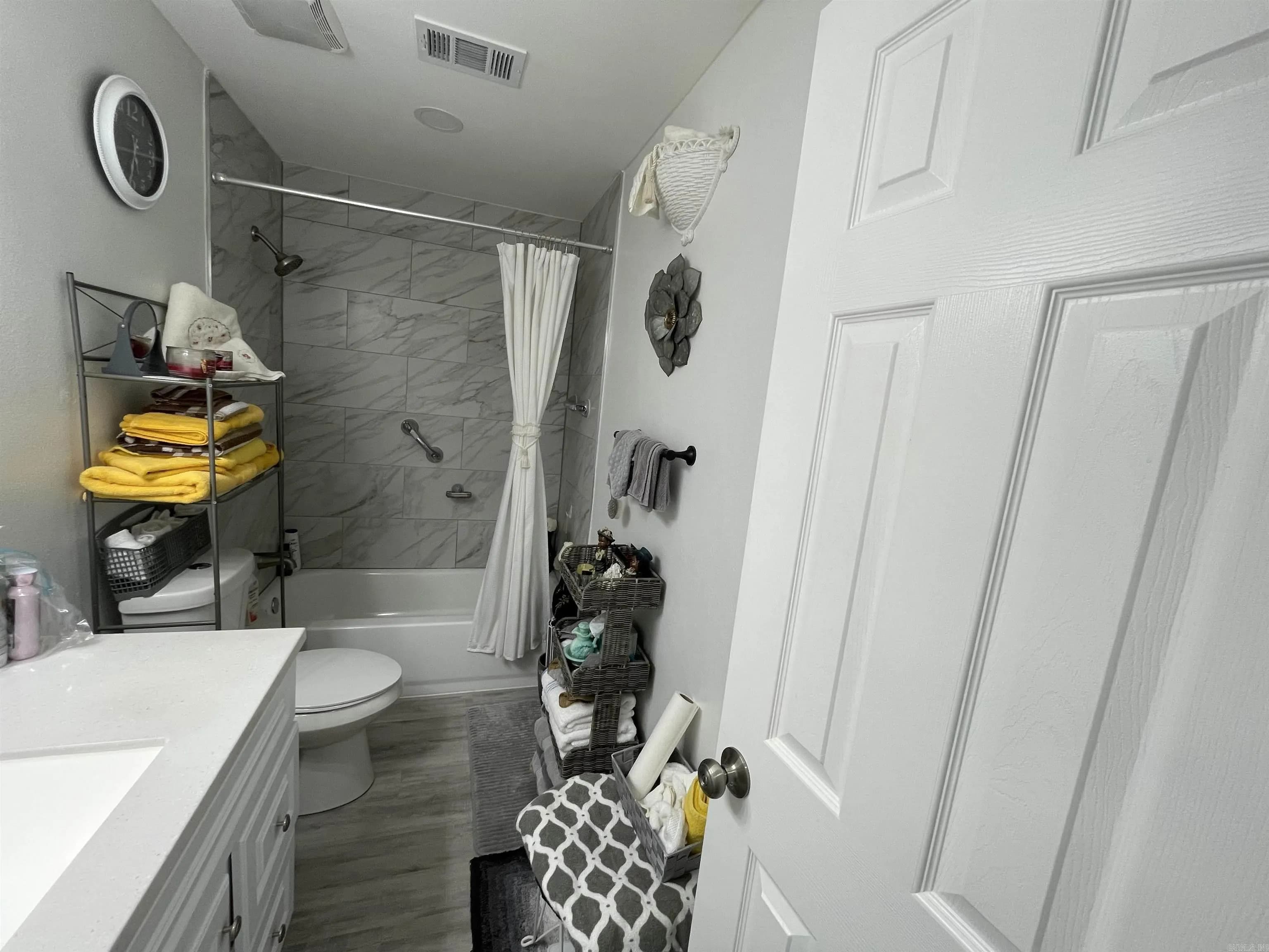 Property at 2304  Dianne - Image 22