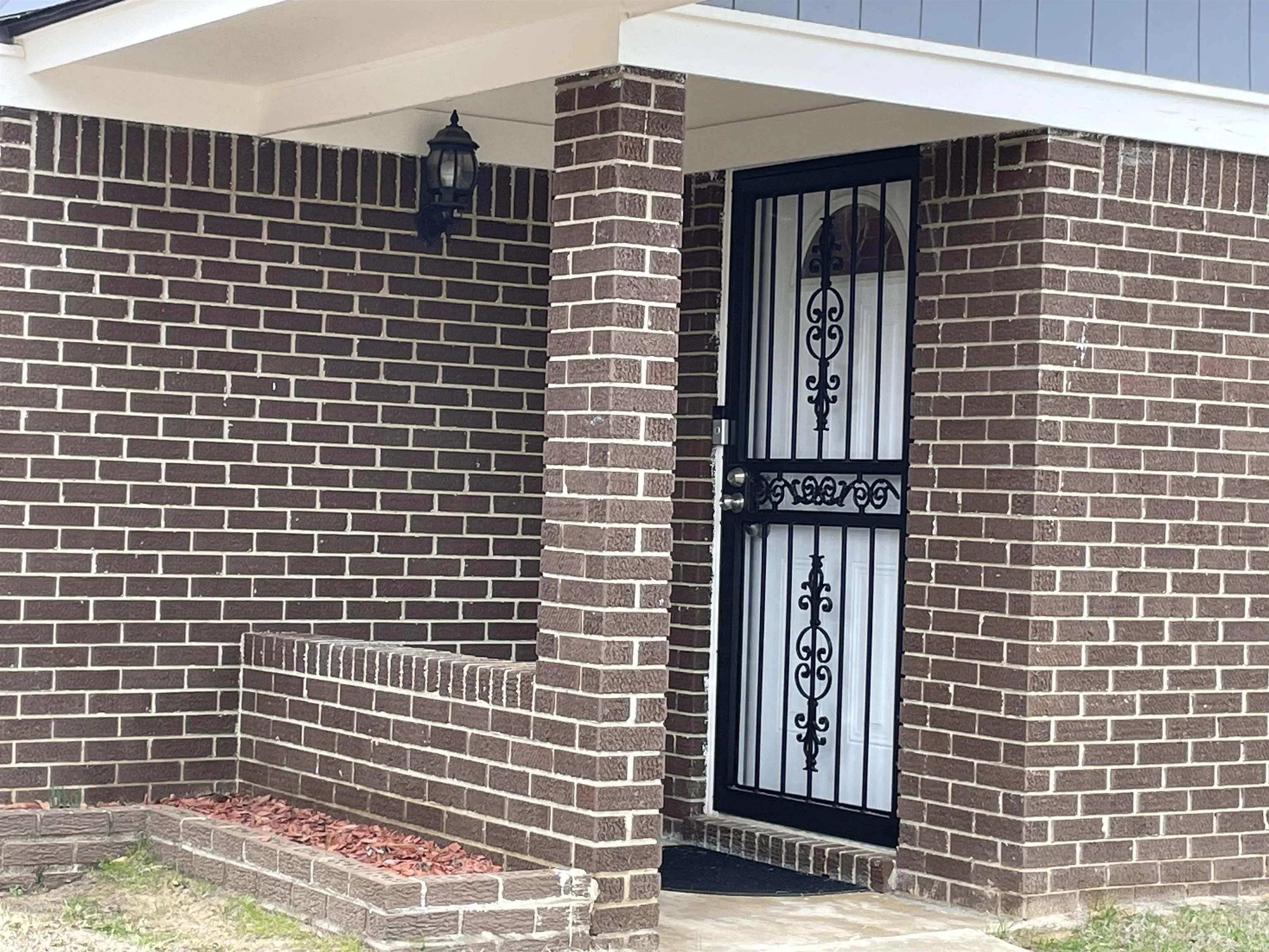 Property at 2304  Dianne - Image 2