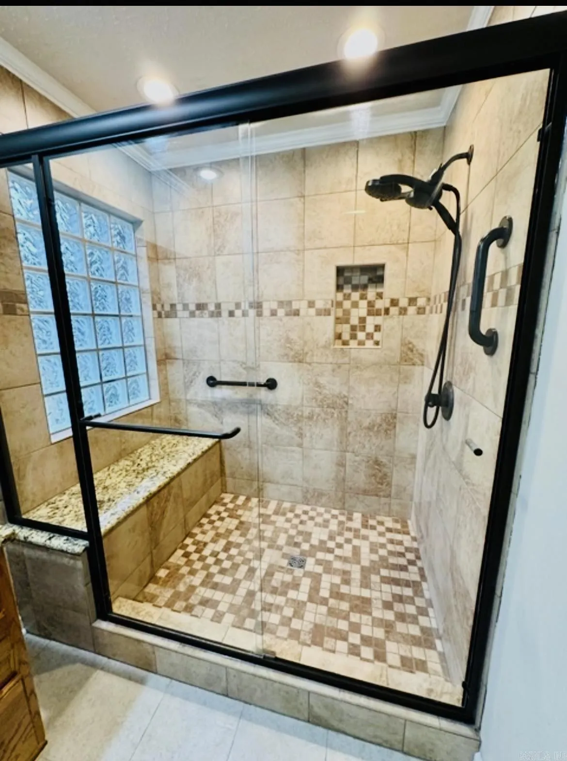 Property at 135  Peach - Image 20