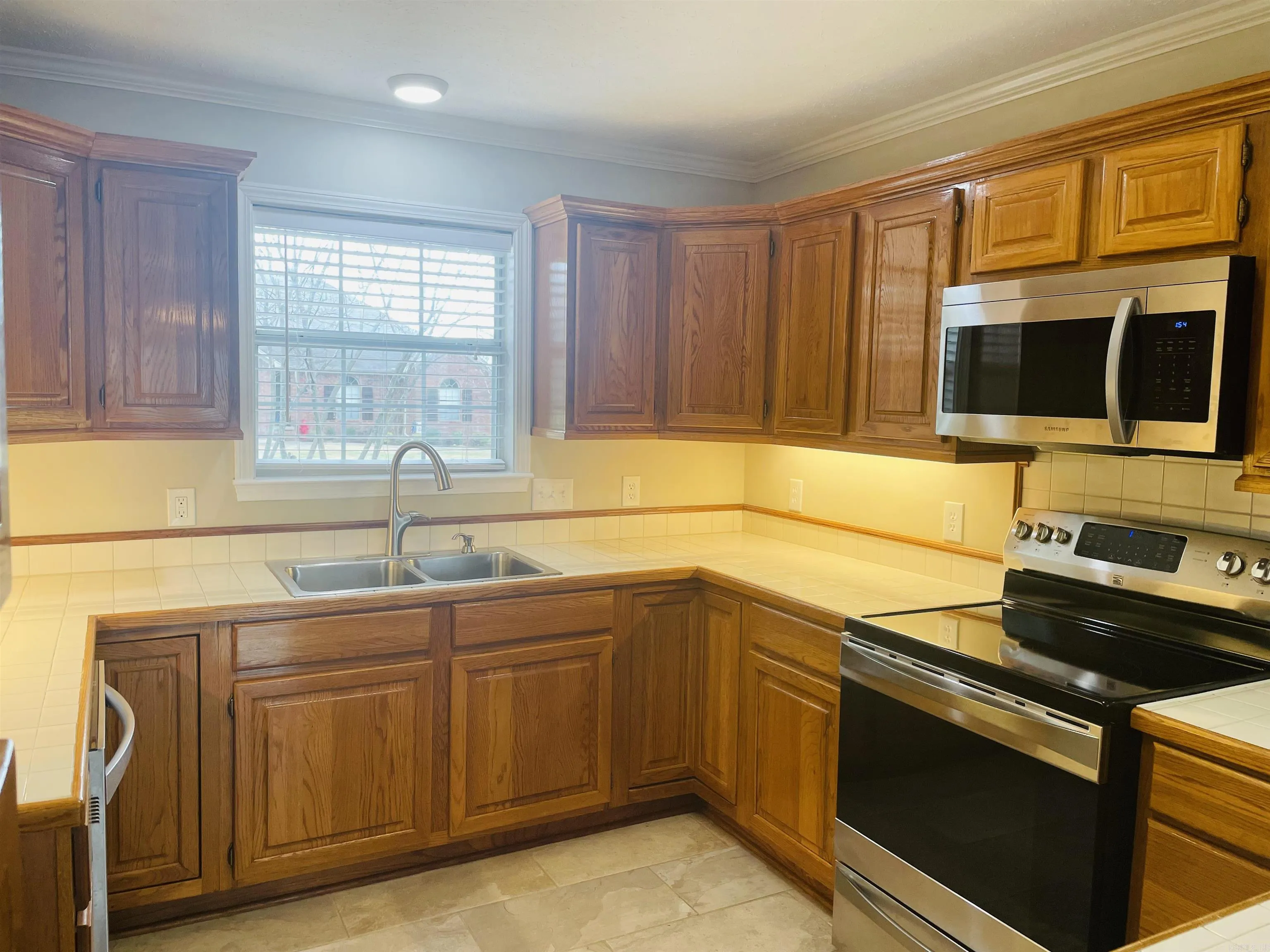 Property at 135  Peach - Image 13