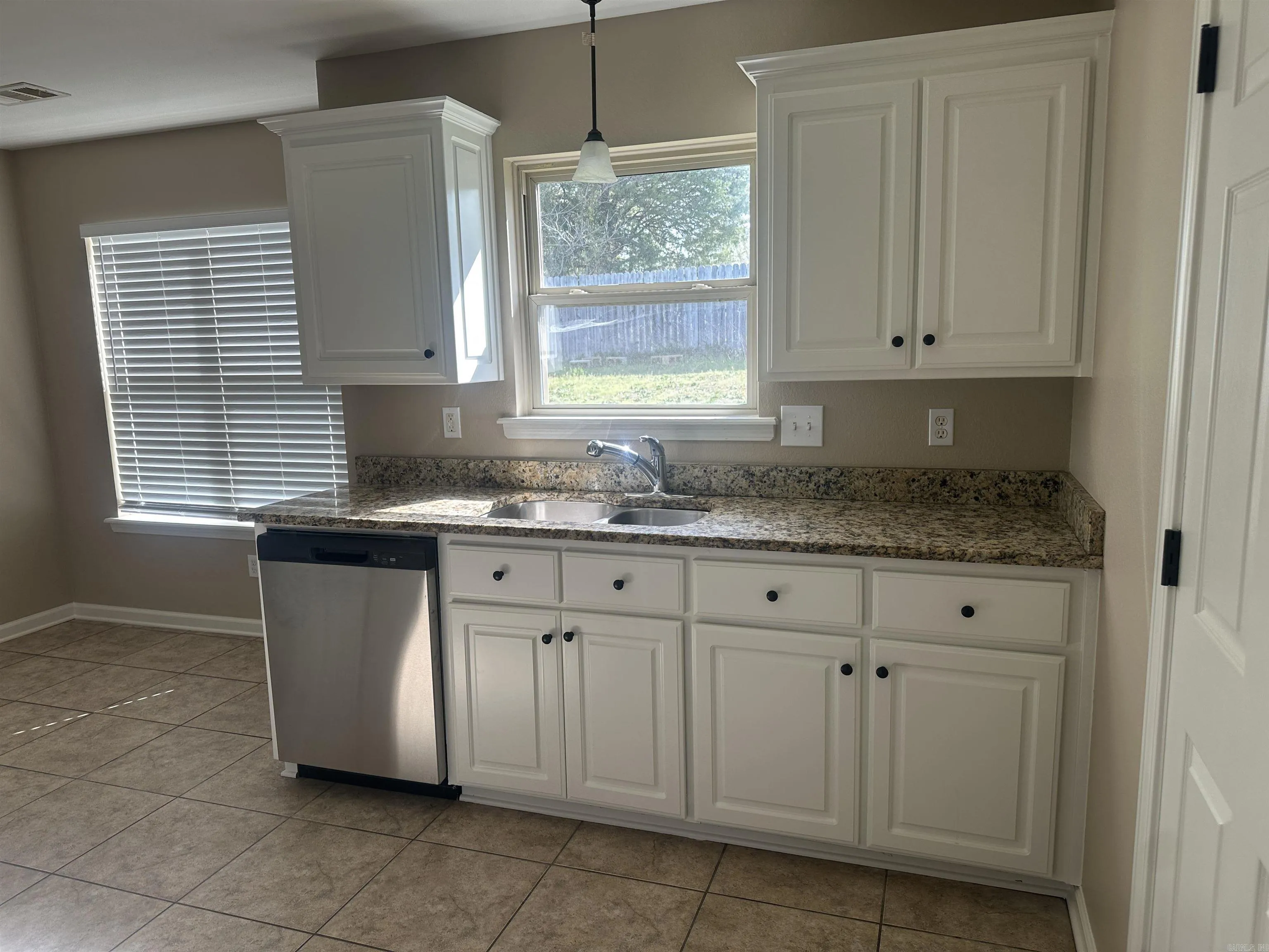 Property at 113  Peach - Image 9