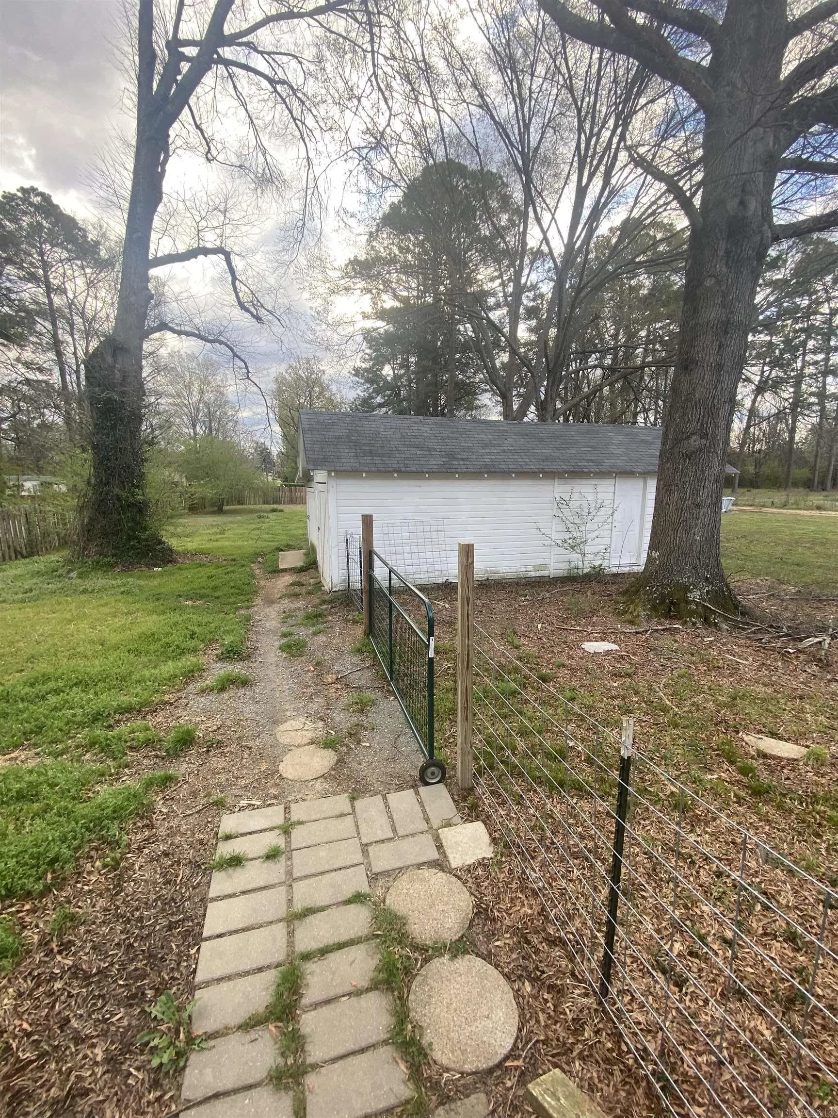 Property at 303 S Gabbert st. - Image 15