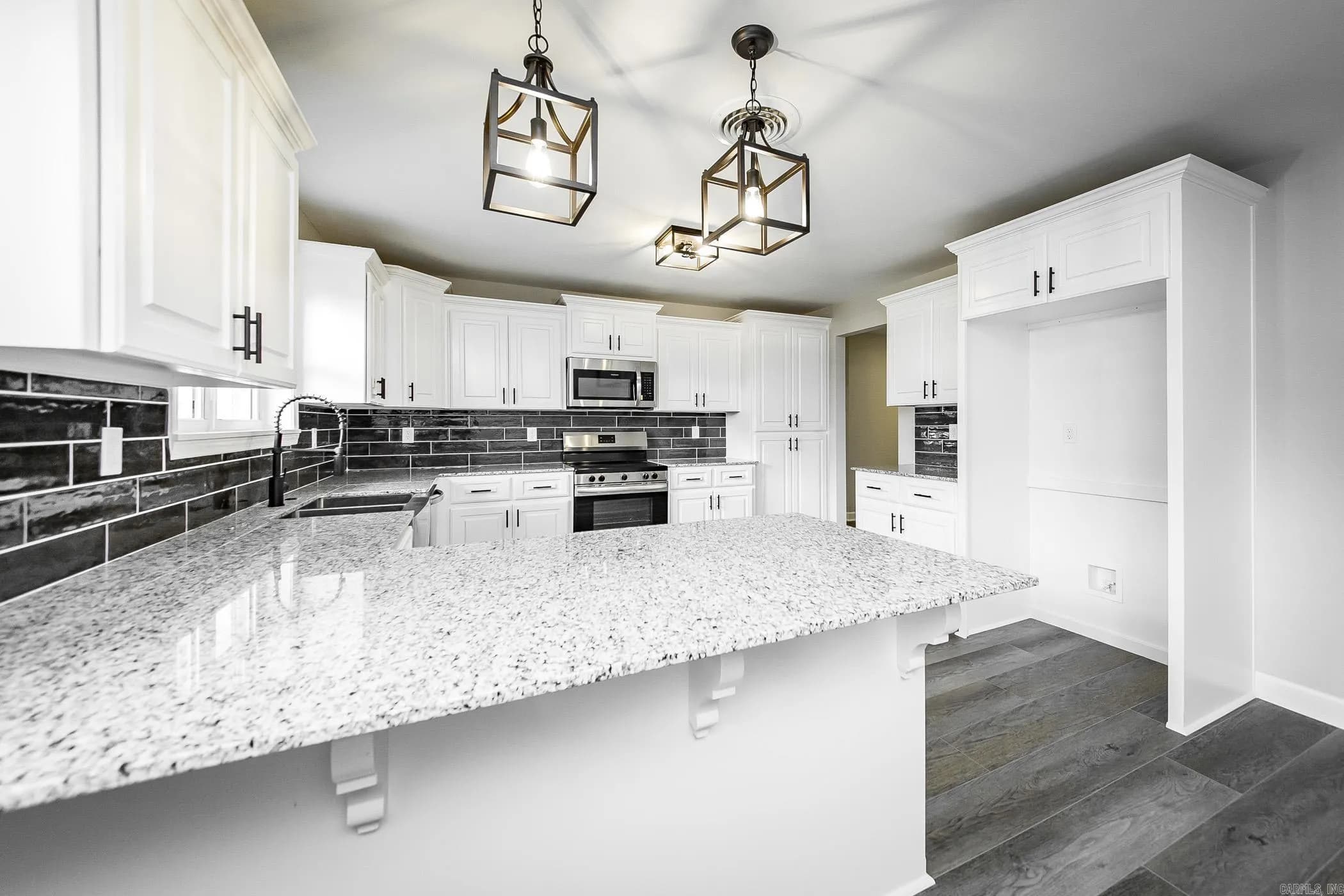 Property at 103 W Oklahoma - Image 13
