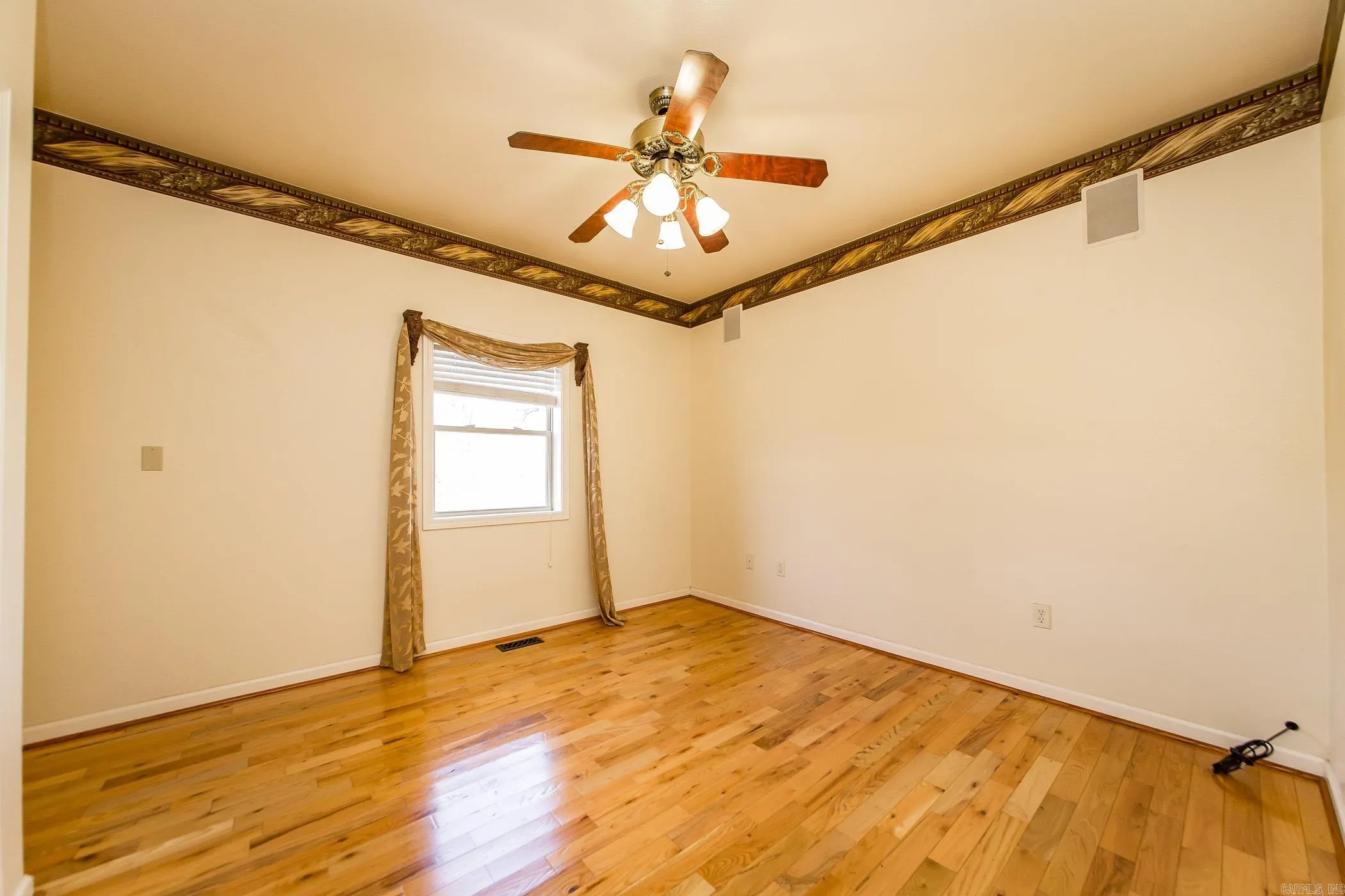 Property at 249  Roxie - Image 22