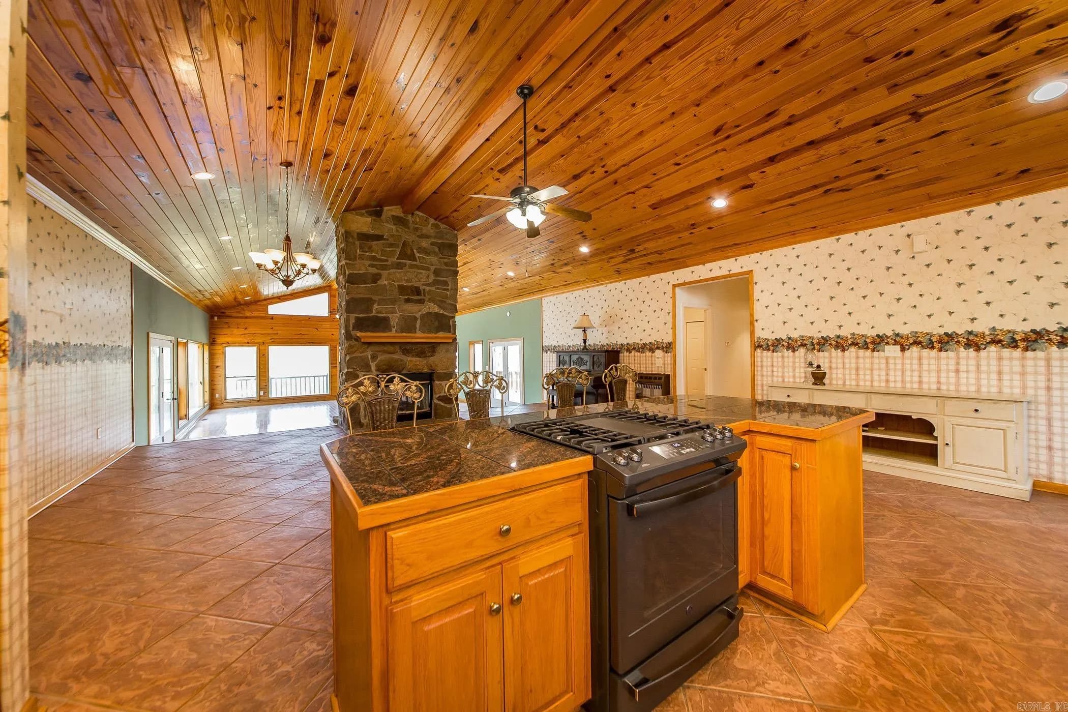 Property at 249  Roxie - Image 19