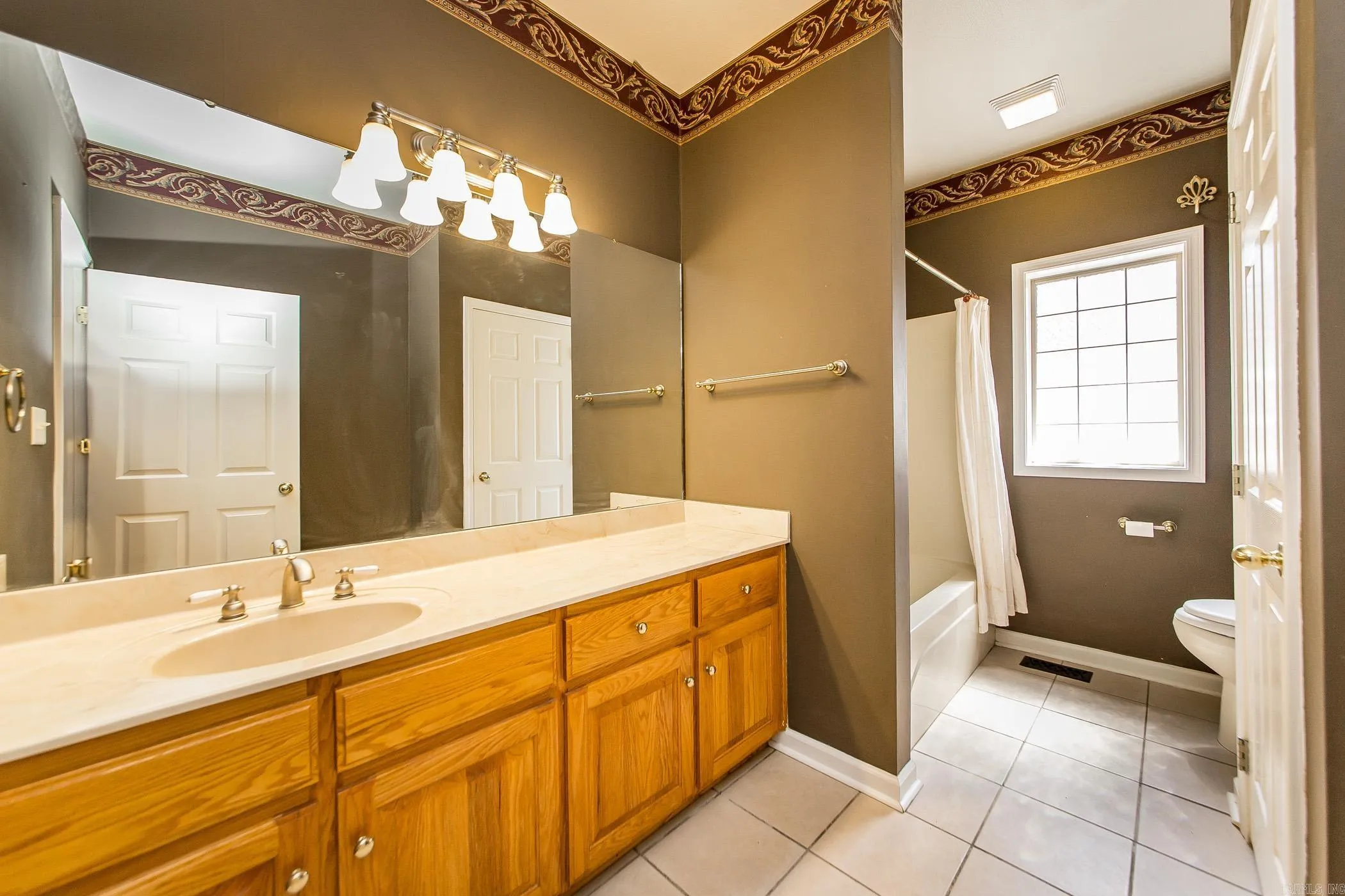 Property at 249  Roxie - Image 21