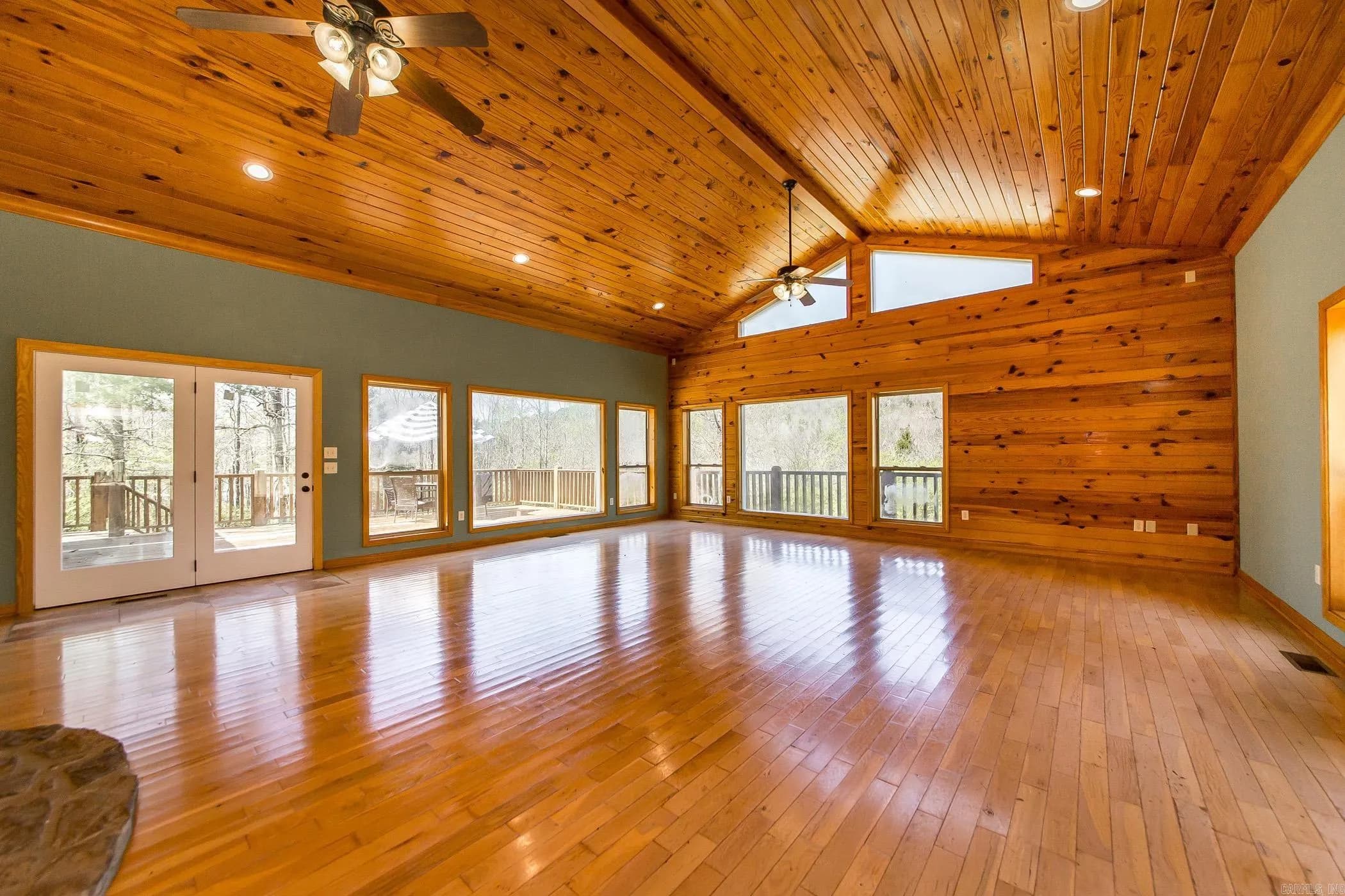 Property at 249  Roxie - Image 8