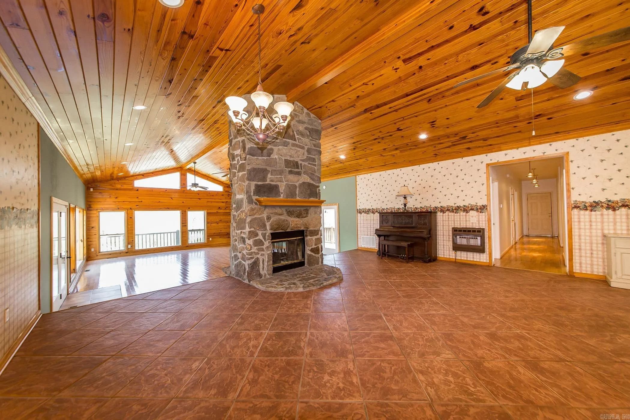 Property at 249  Roxie - Image 7