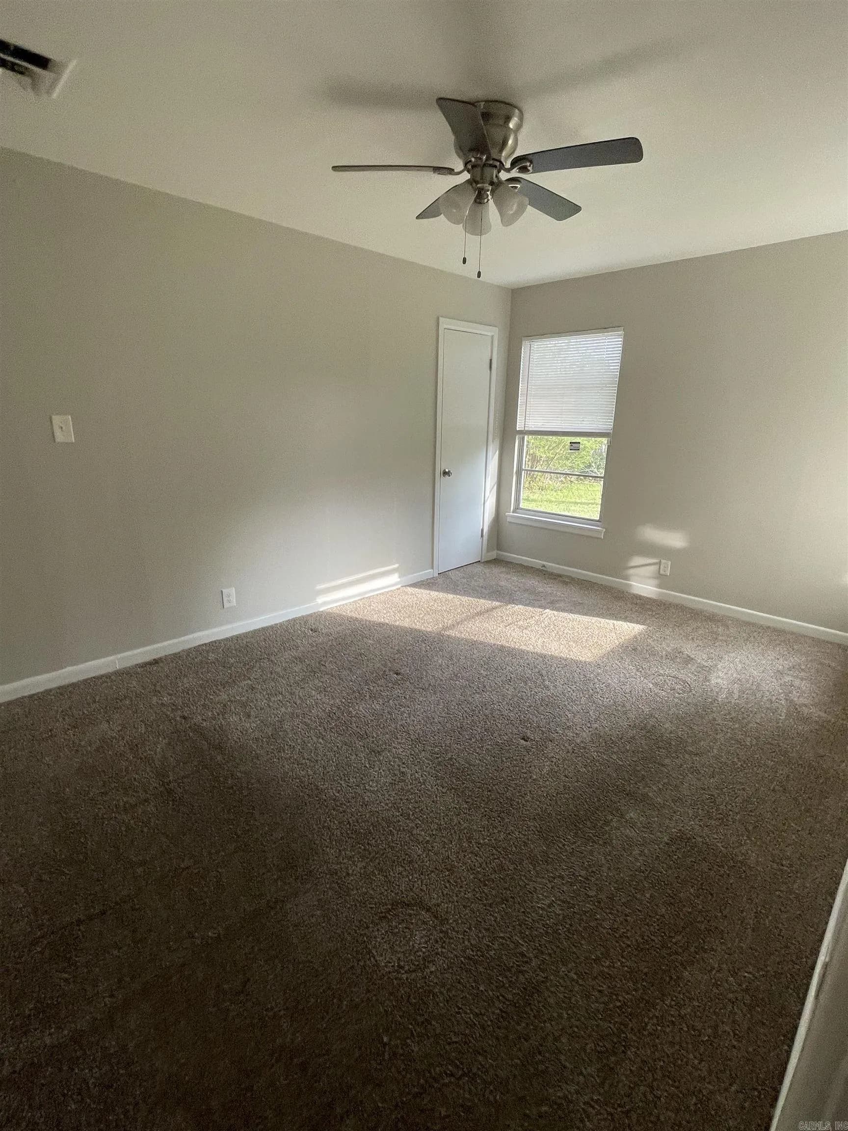 Property at 1601  Carolyn - Image 12