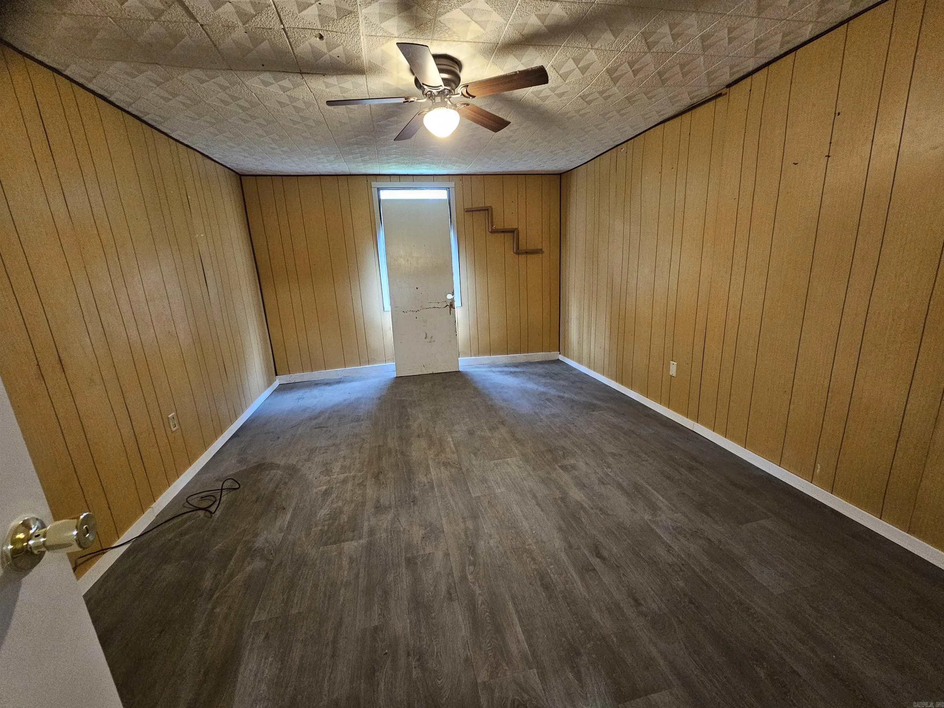 Property at 2015 W Ave e - Image 5
