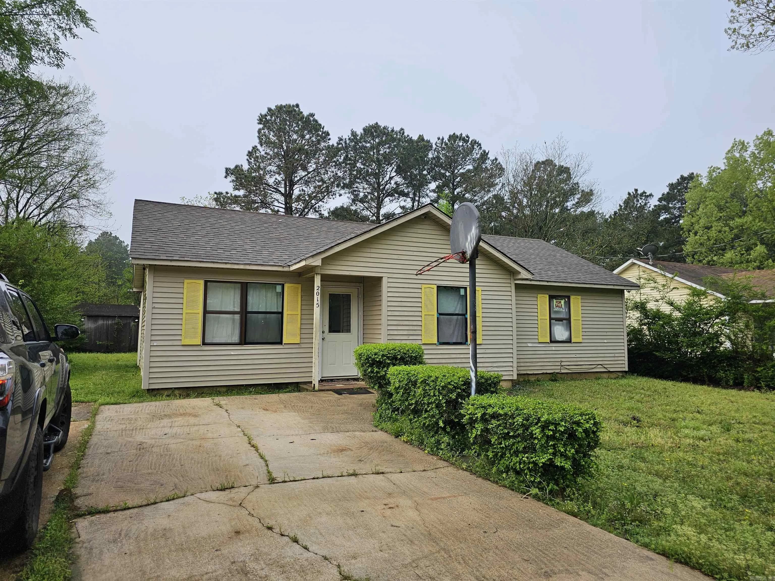 Property at 2015 W Ave e - Image 1