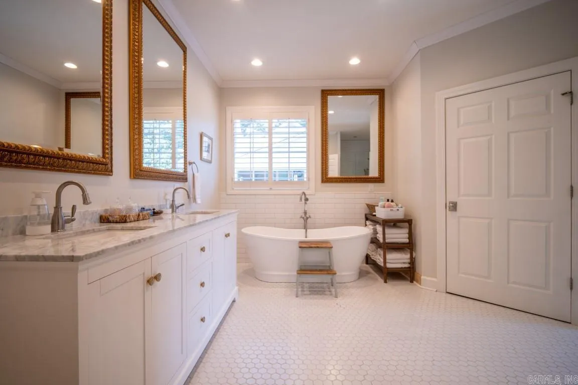 Property at 222 W Riverside drive - Image 17