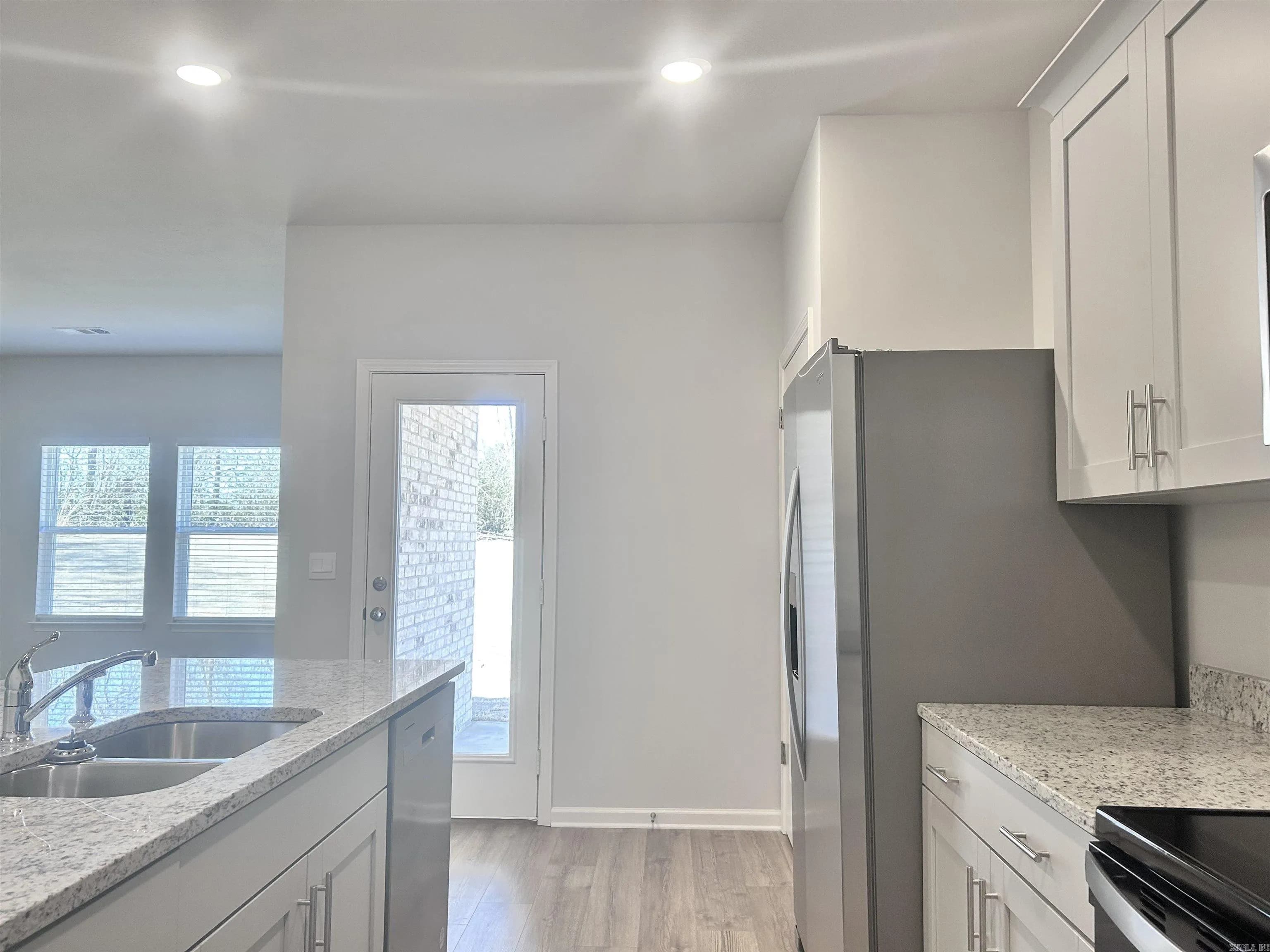 Property at 730  Edgemont - Image 6