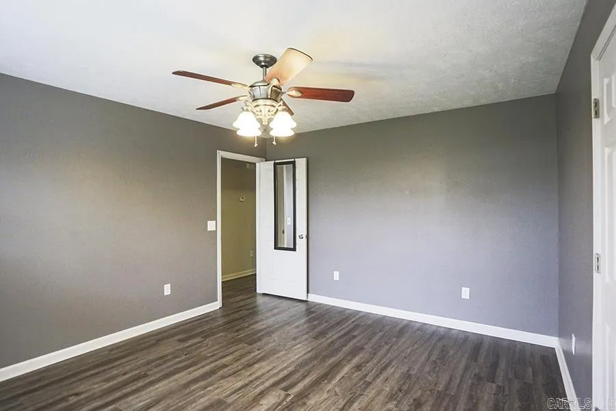 Property at 2835  Makenzie - Image 14