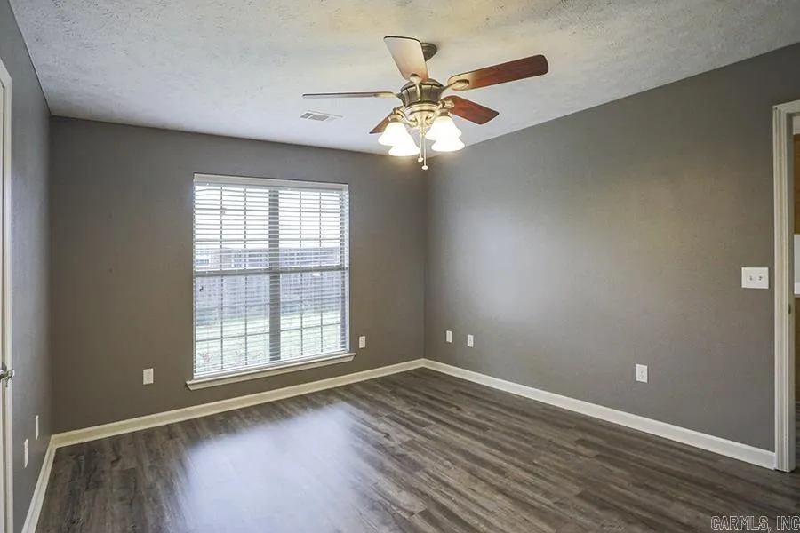 Property at 2835  Makenzie - Image 13