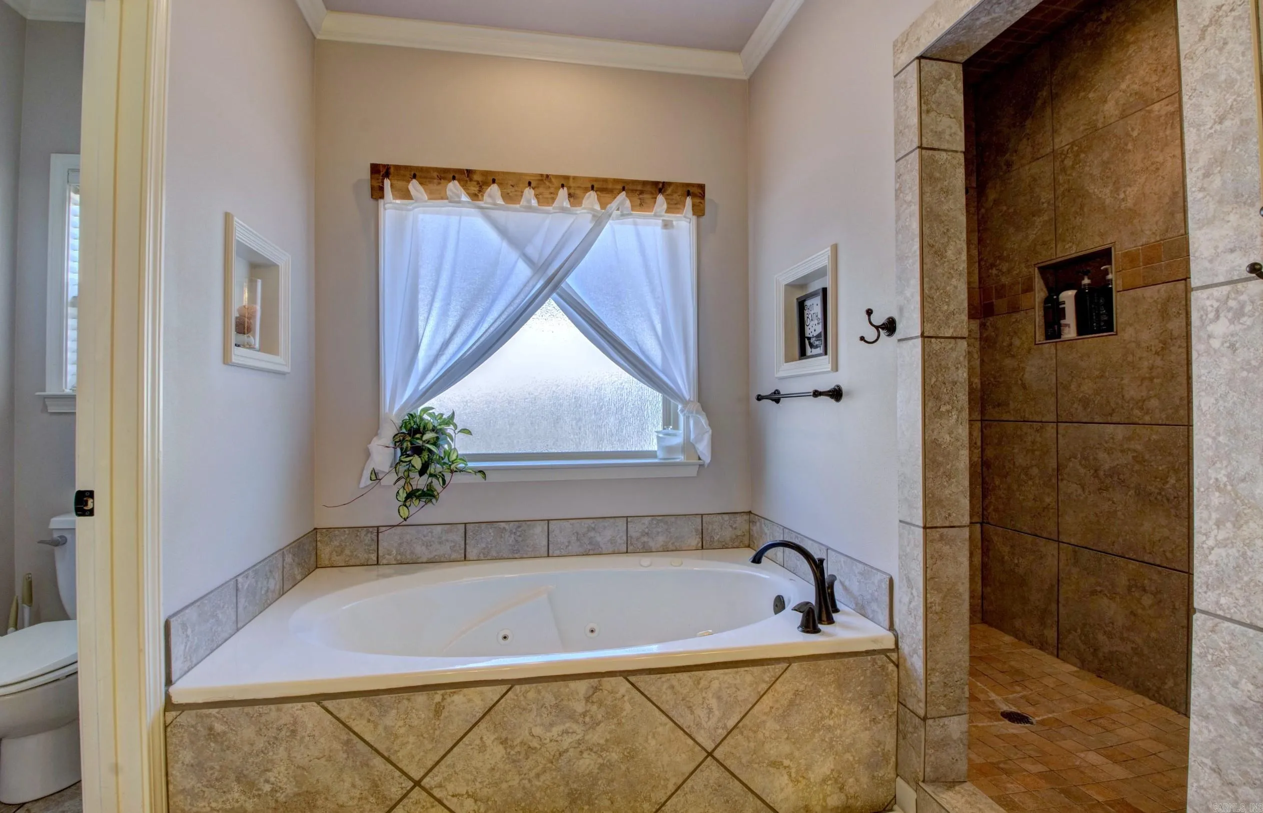 Property at 2201  Ingleside - Image 25