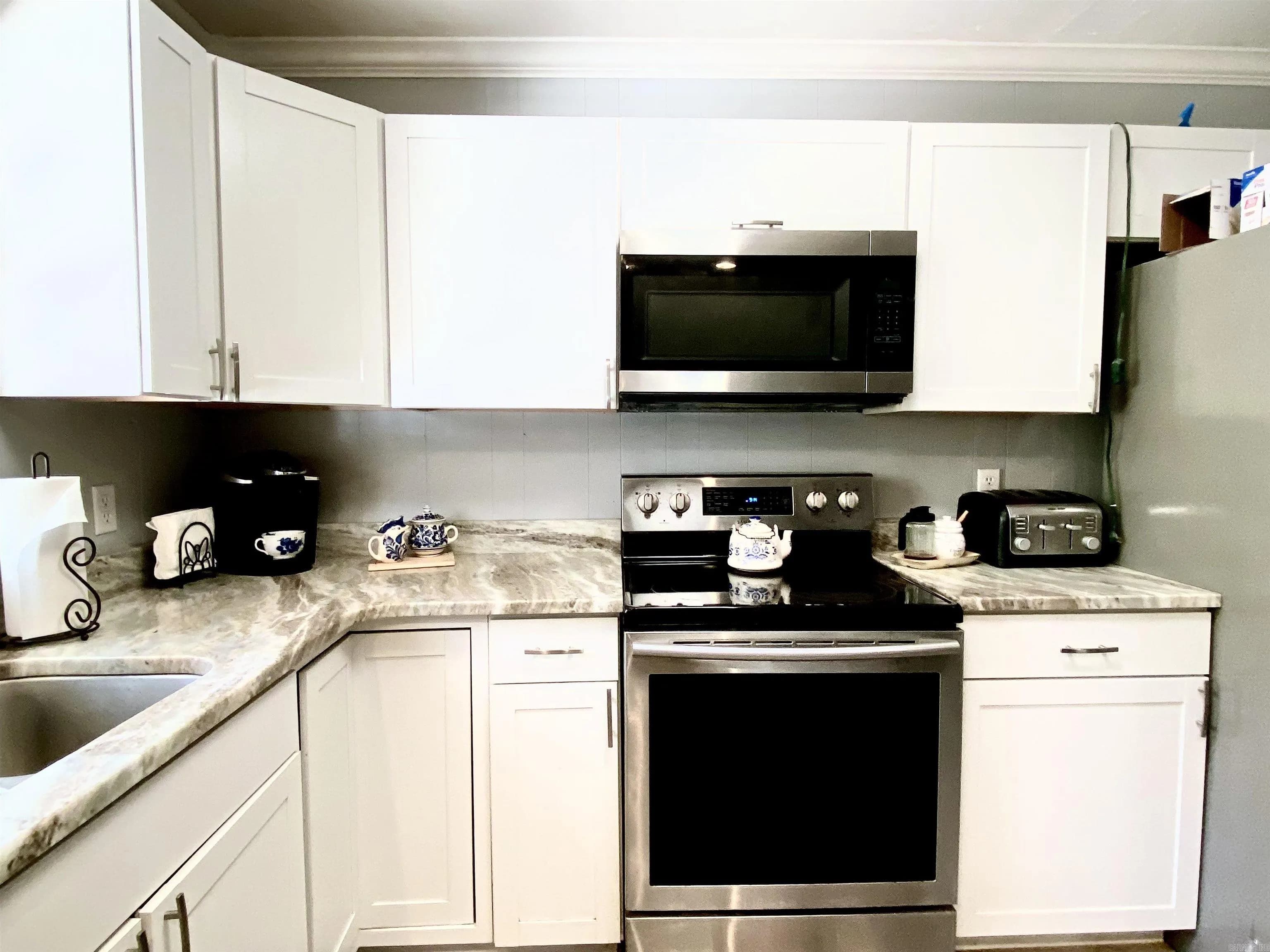 Property at 208  Pine forest - Image 9