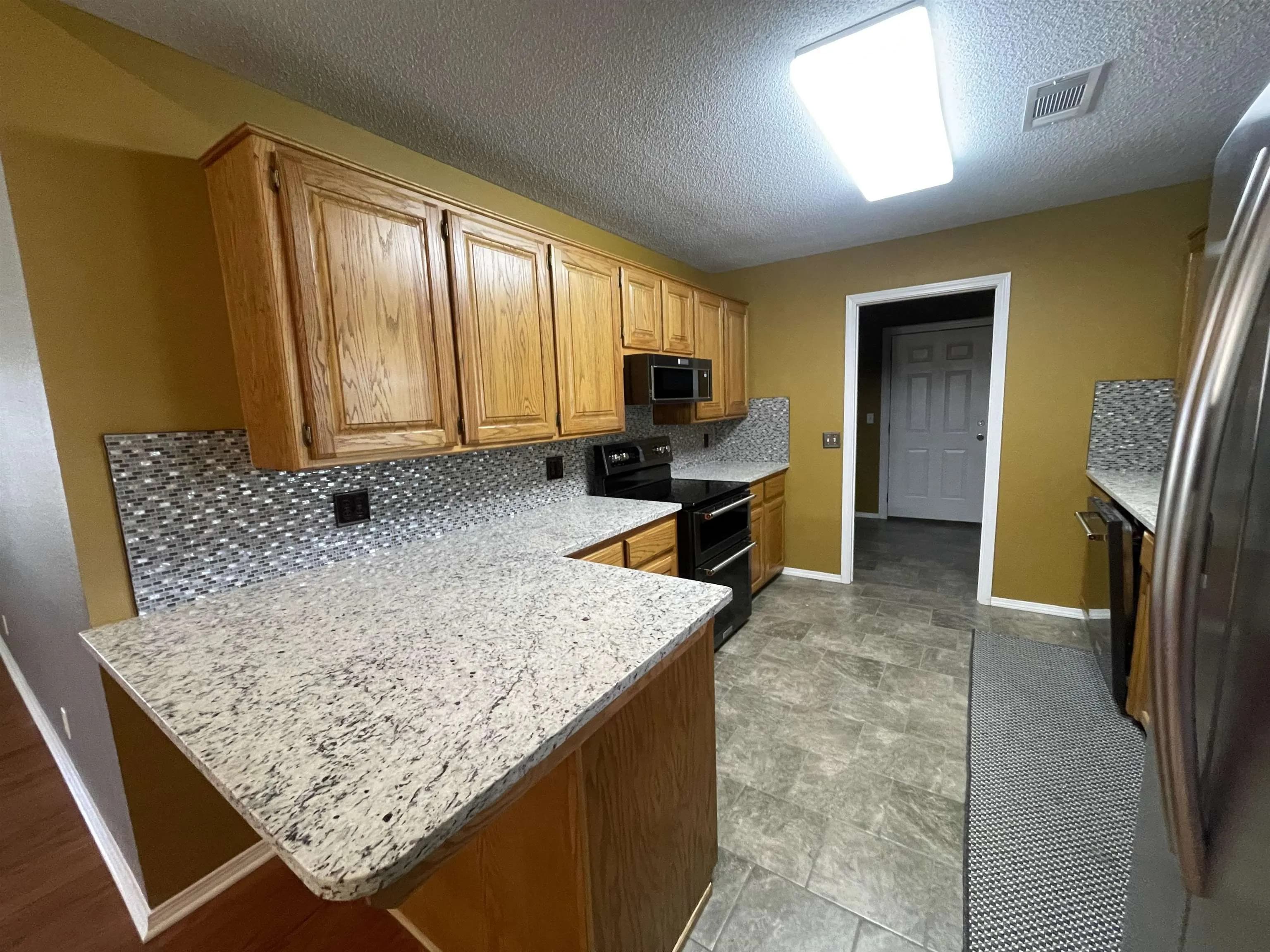 Property at 20  Shamrock - Image 18
