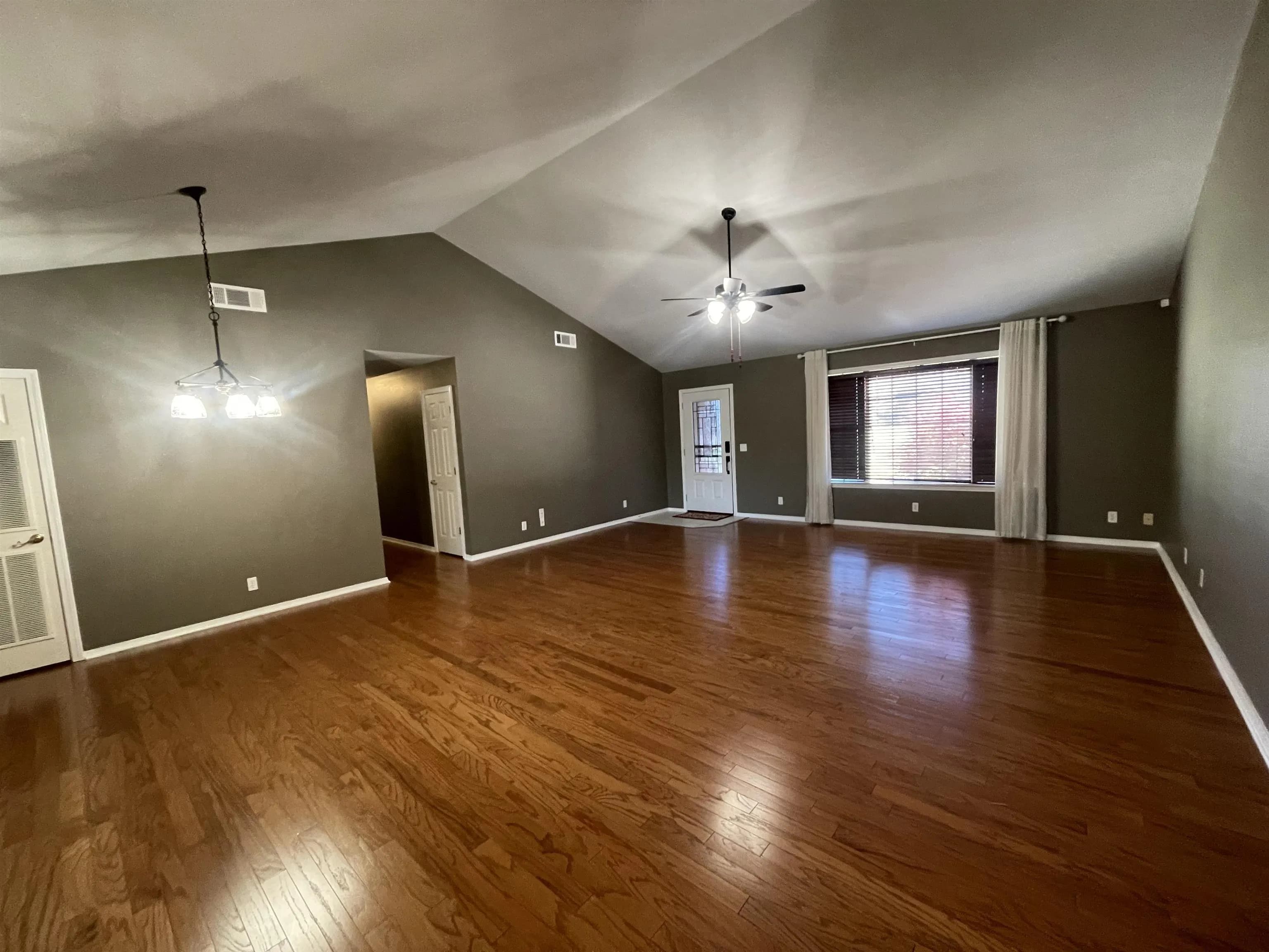 Property at 20  Shamrock - Image 14