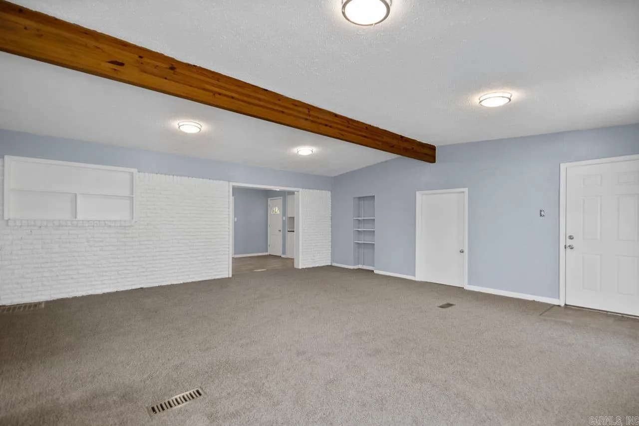 Property at 819 W 55th - Image 15