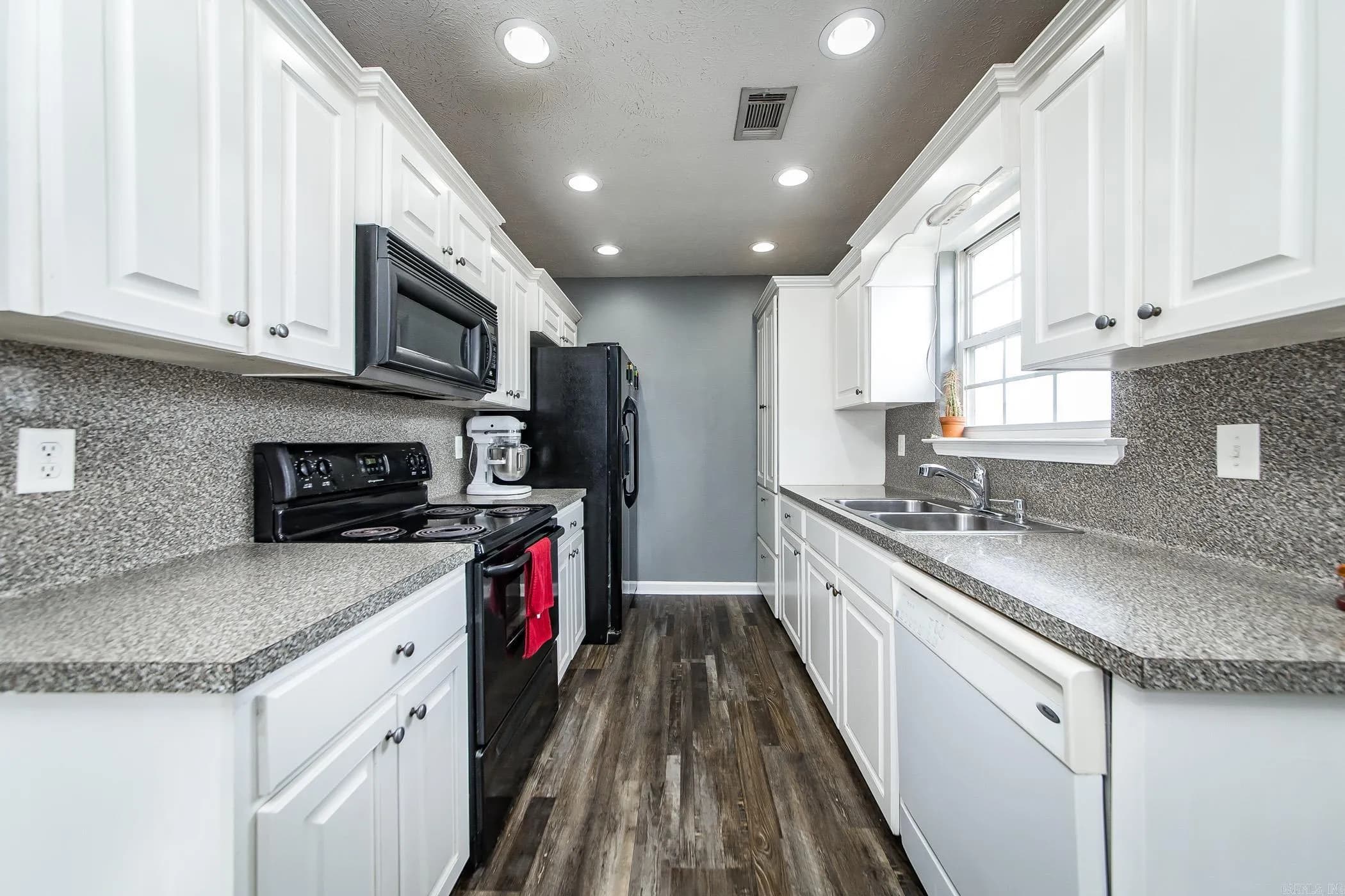 Property at 5  Moonlight - Image 8