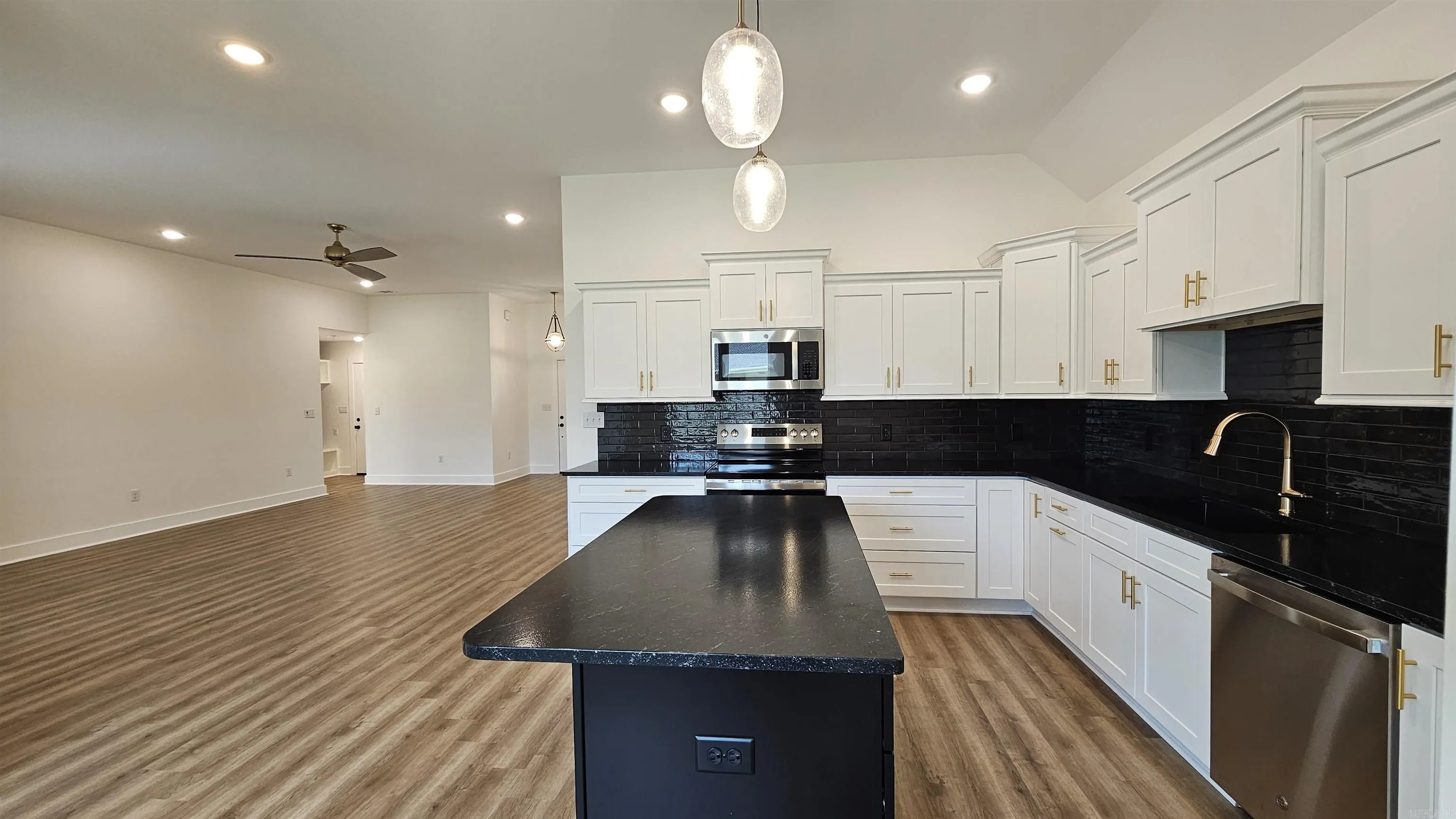 Property at 2310 S 19th street - Image 8