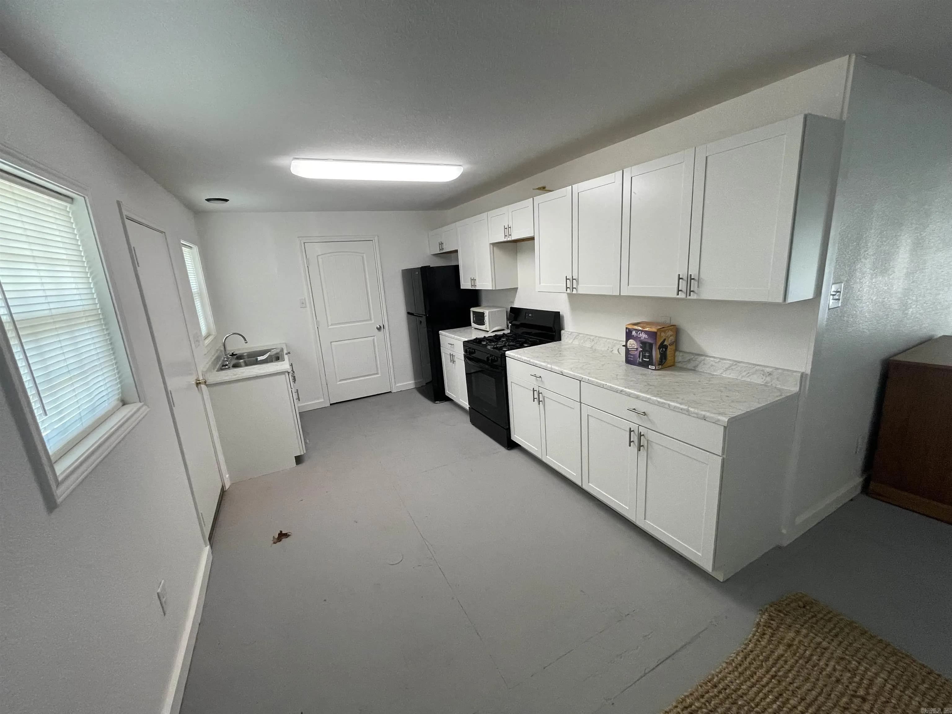 Property at 910 N Buerkle - Image 15
