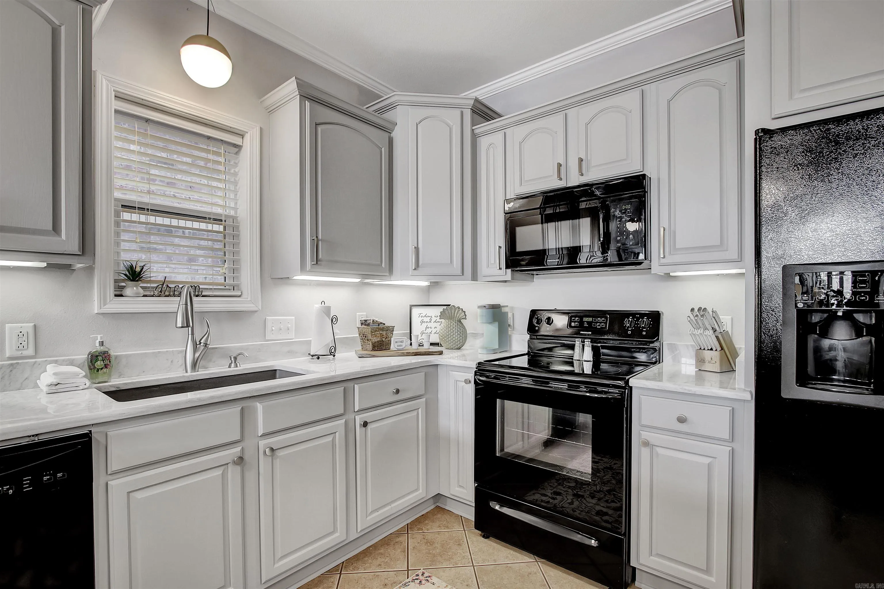 Property at 532  Grand point, C1 - Image 13