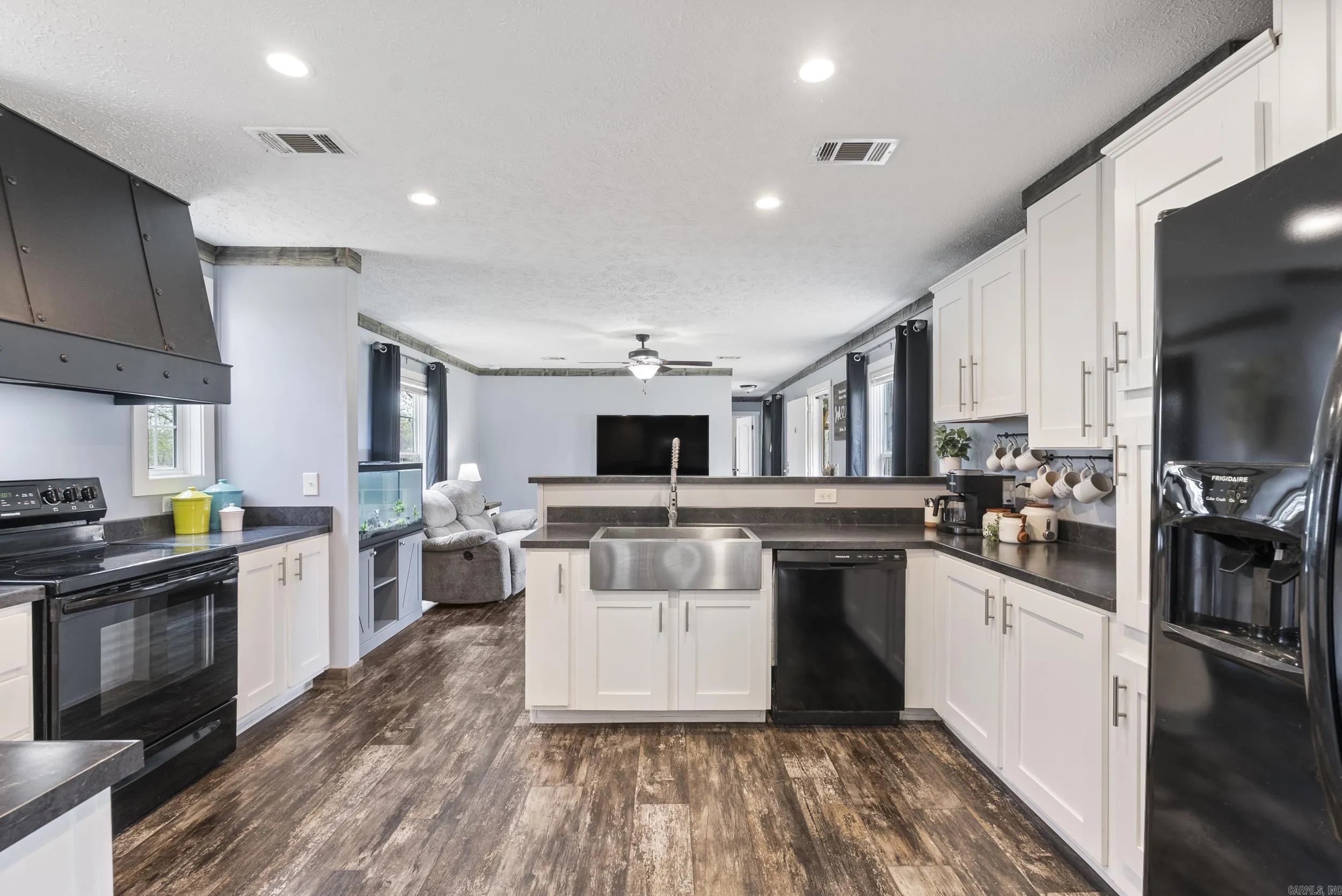Property at 214 S Beryl - Image 13