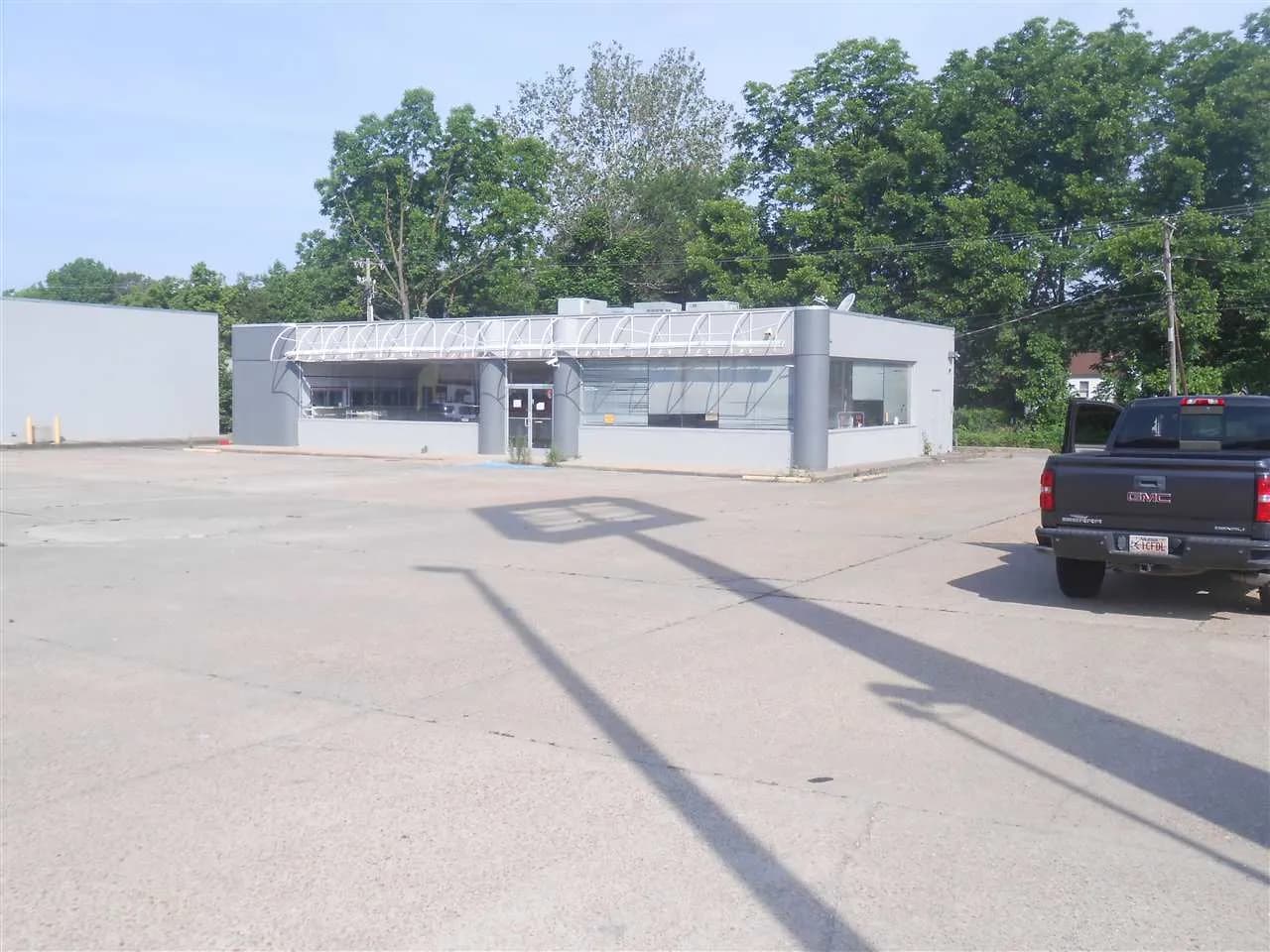 Property at 400  Southwest dr - Image 1