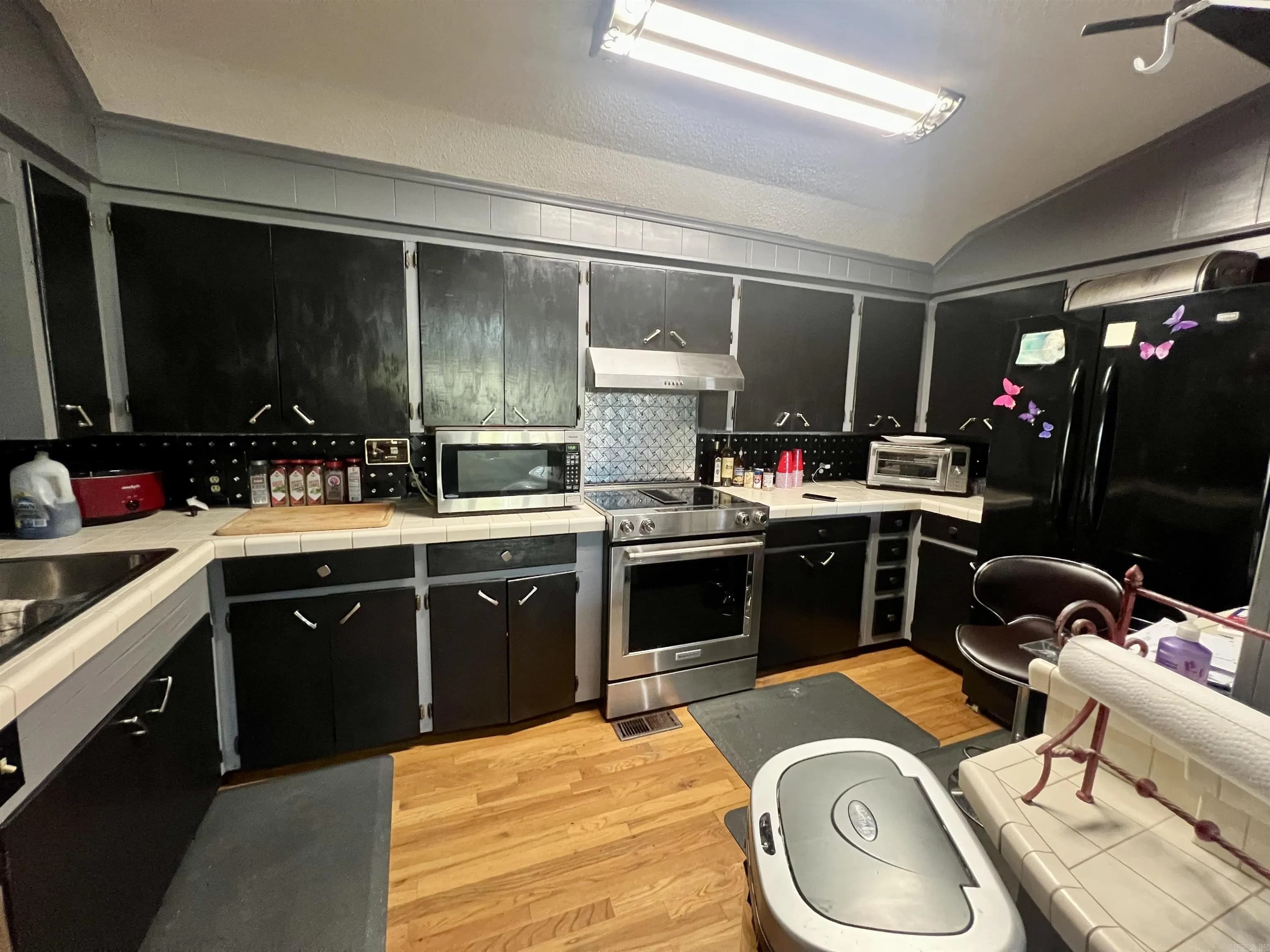 Property at 3219 W Dixon - Image 4