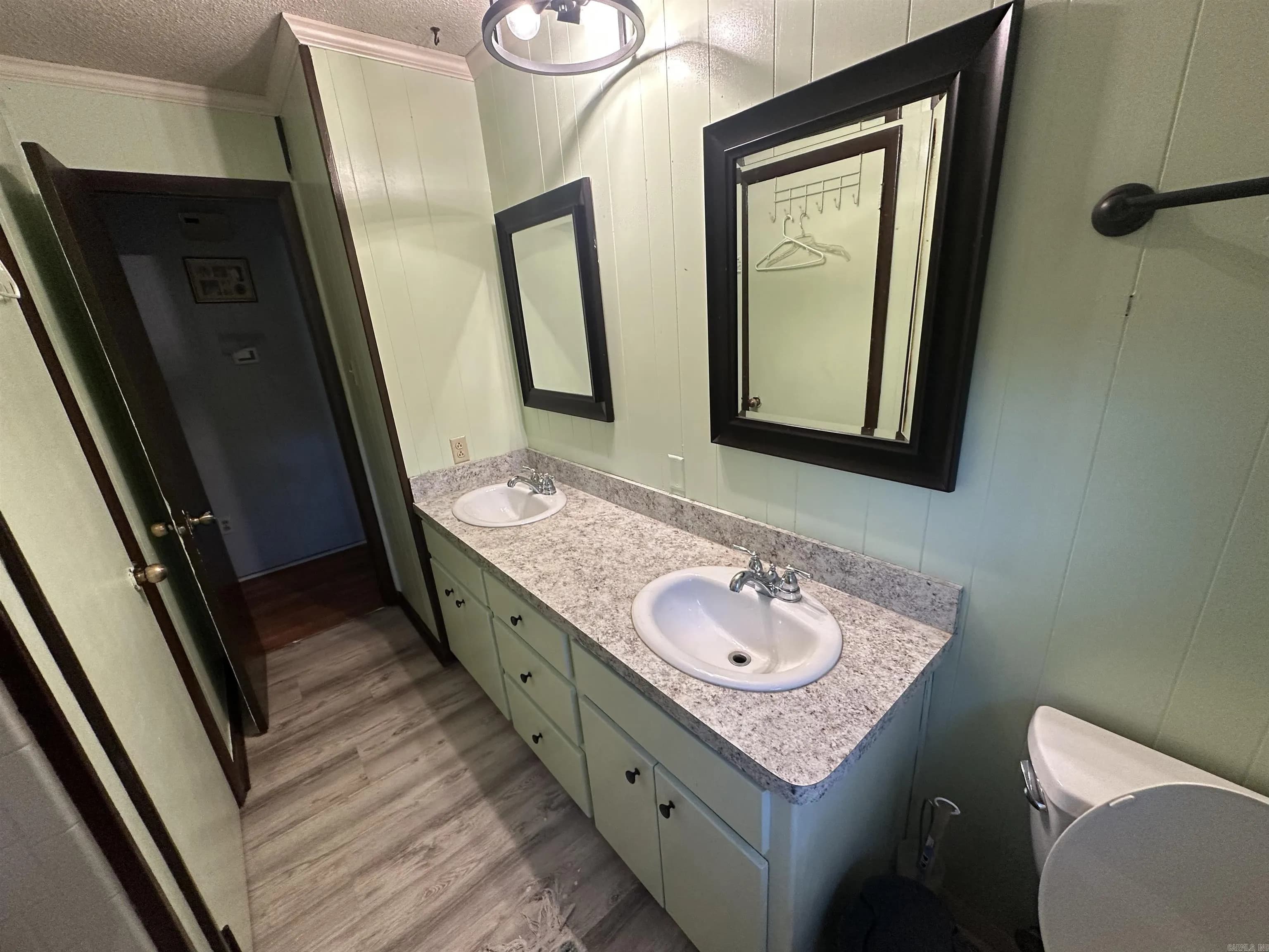 Property at 332  Tuggle - Image 7