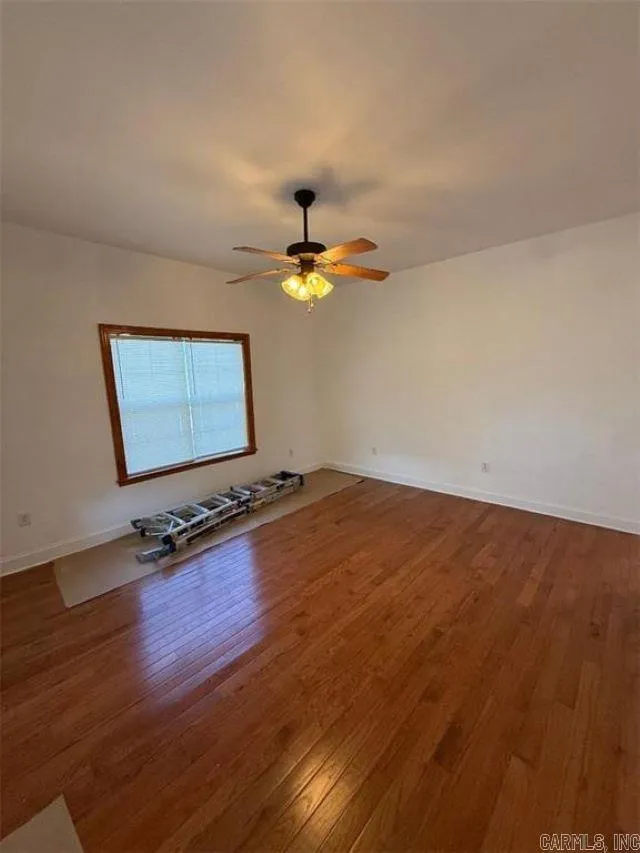 Property at 404  Avenue 7 - Image 3