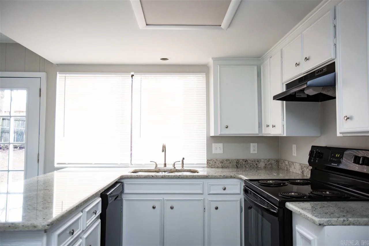 Property at 304  Timberline - Image 9