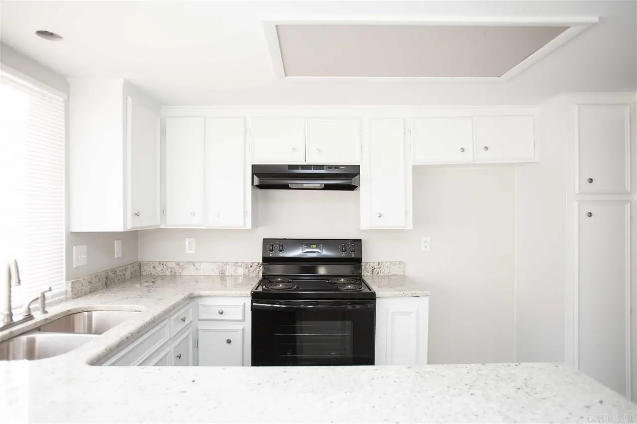 Property at 304  Timberline - Image 6