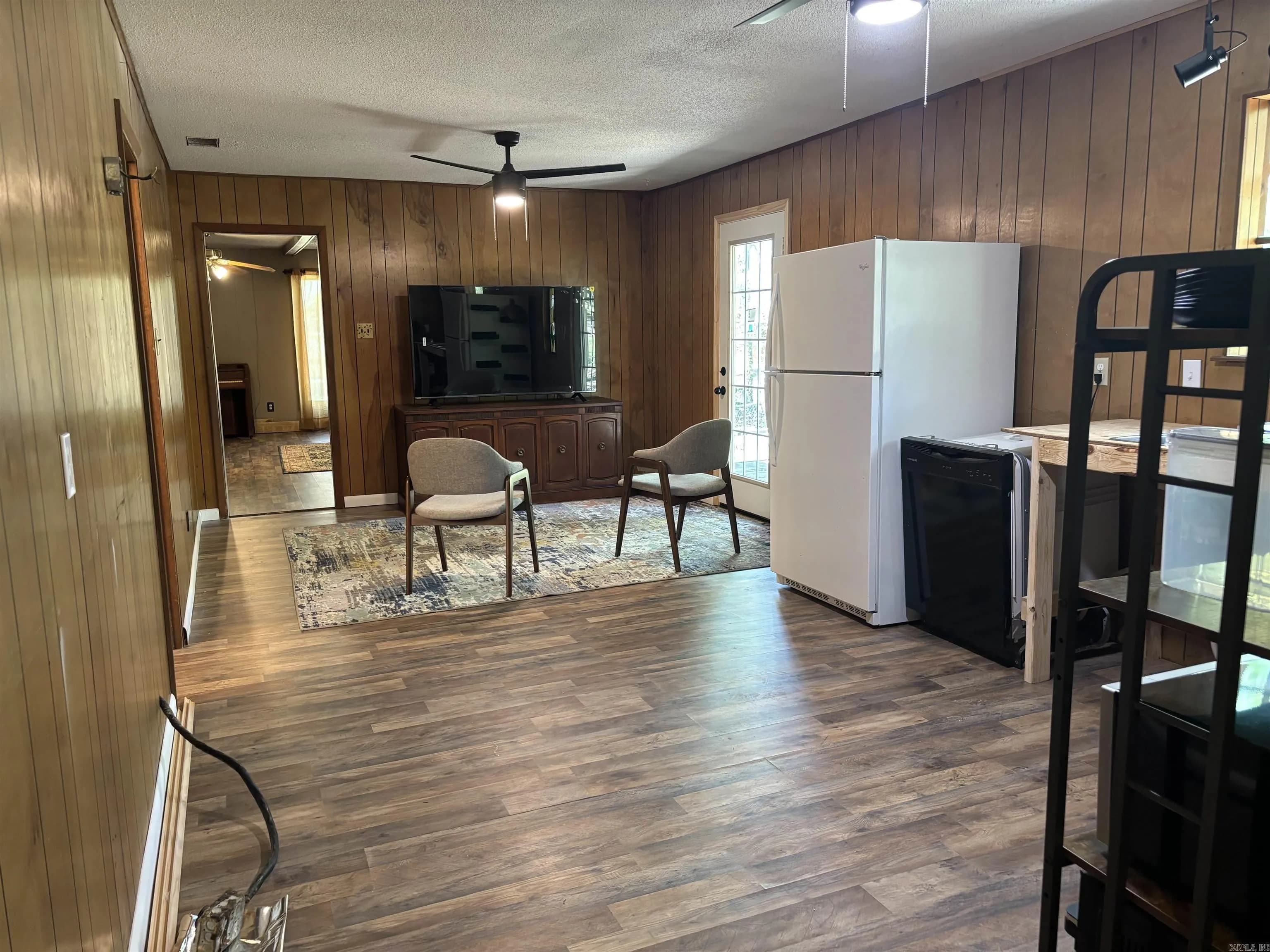 Property at 2218  Pleasure - Image 4