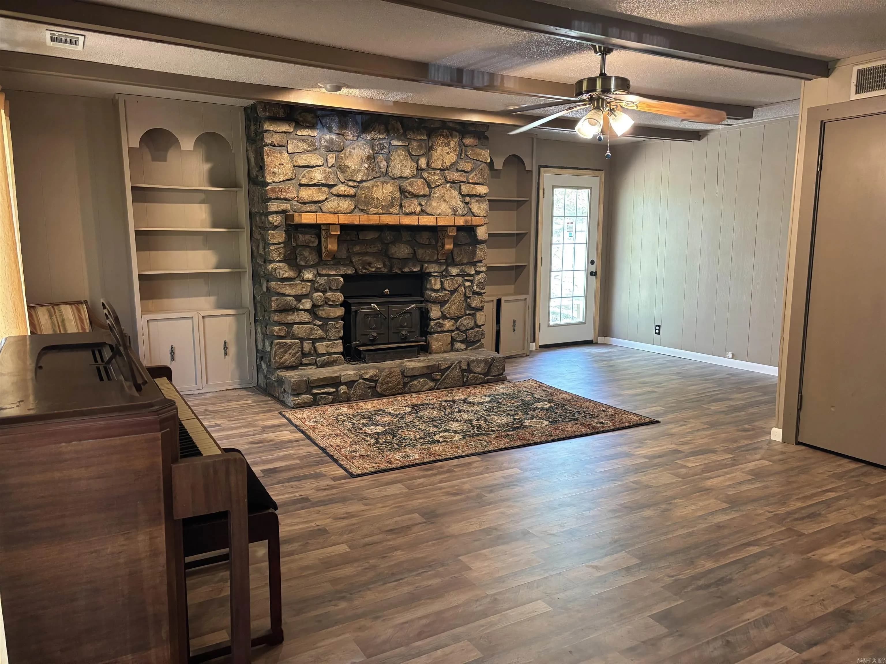 Property at 2218  Pleasure - Image 10